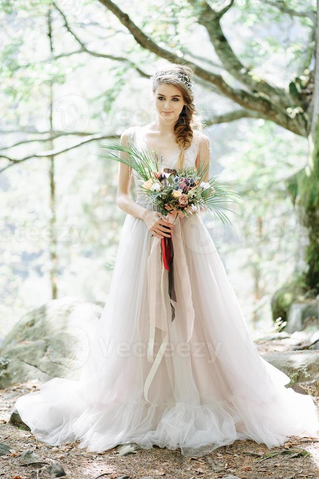 sesión de fotos de una pareja enamorada. ceremonia de boda al estilo de bokho