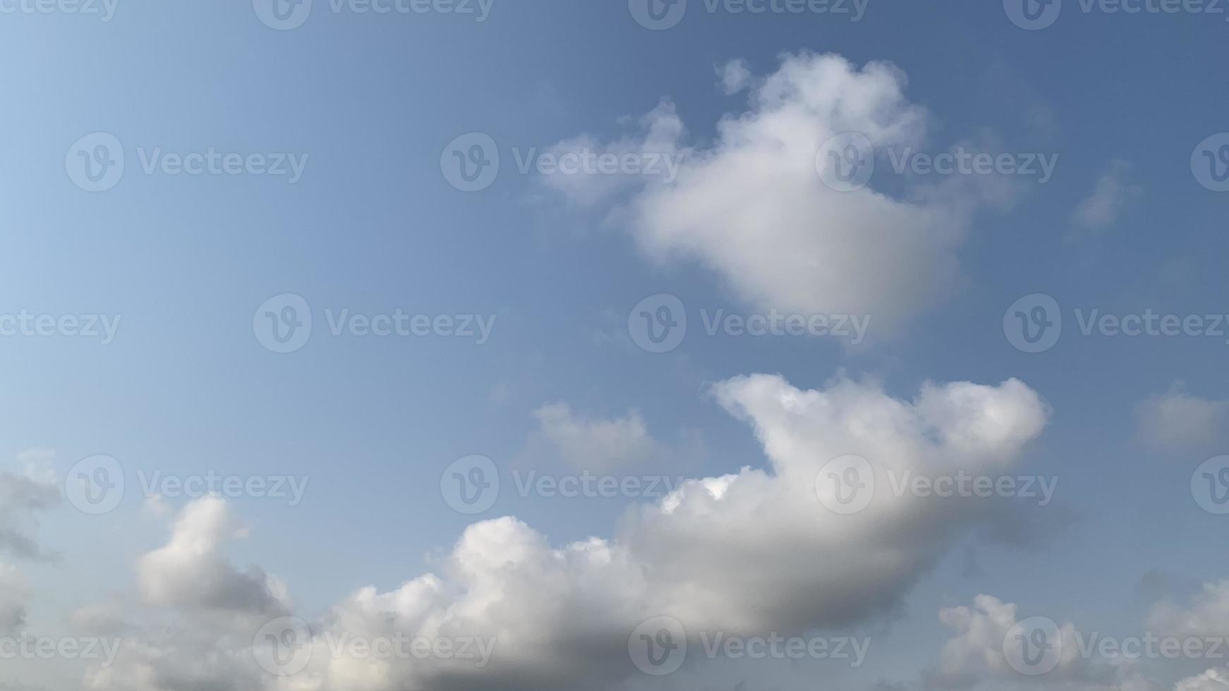 fondo de cielo con nubes, hermosas nubes foto