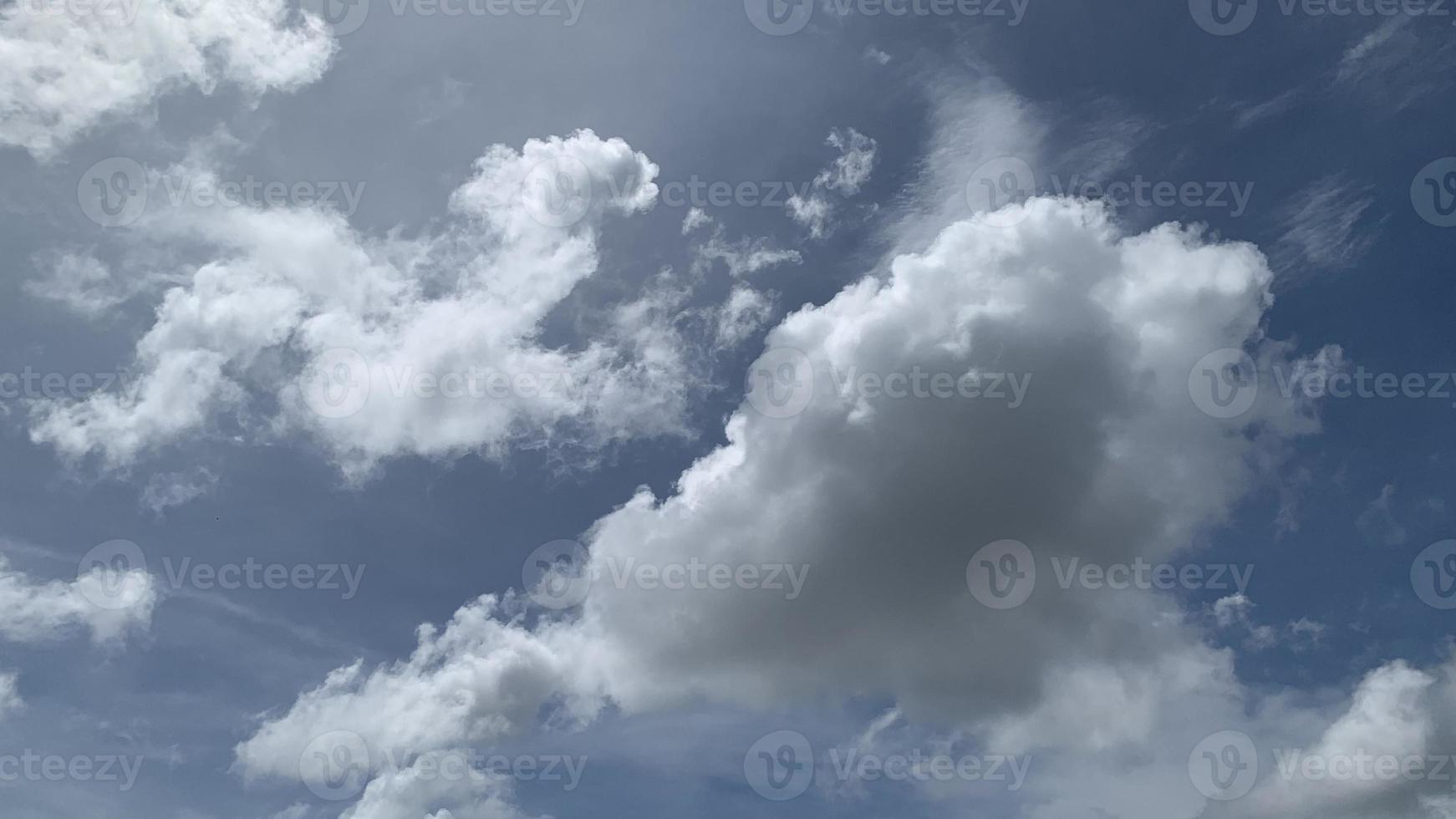 fondo de cielo con nubes, hermosas nubes foto