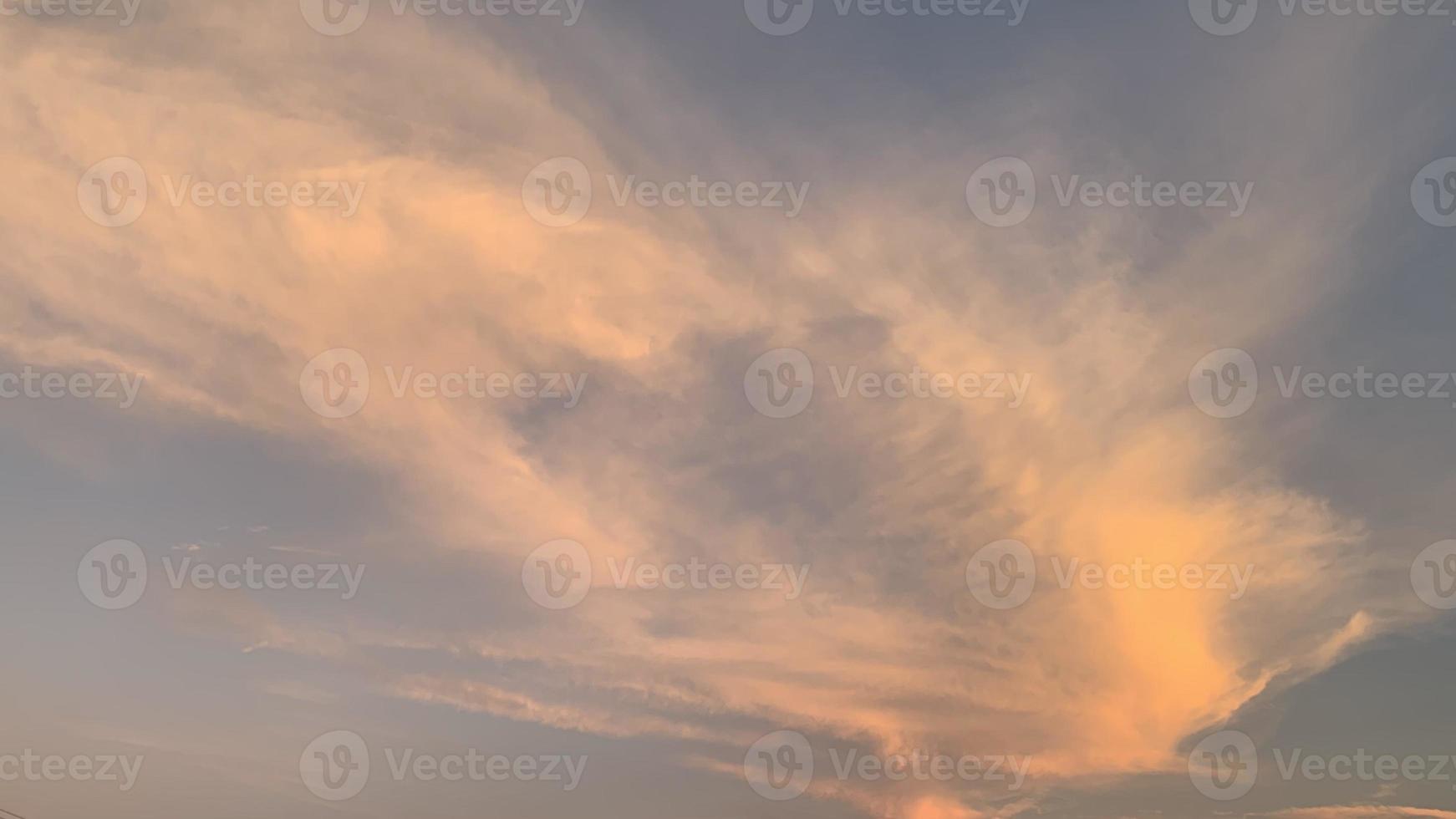 fondo de cielo con nubes, hermosas nubes foto