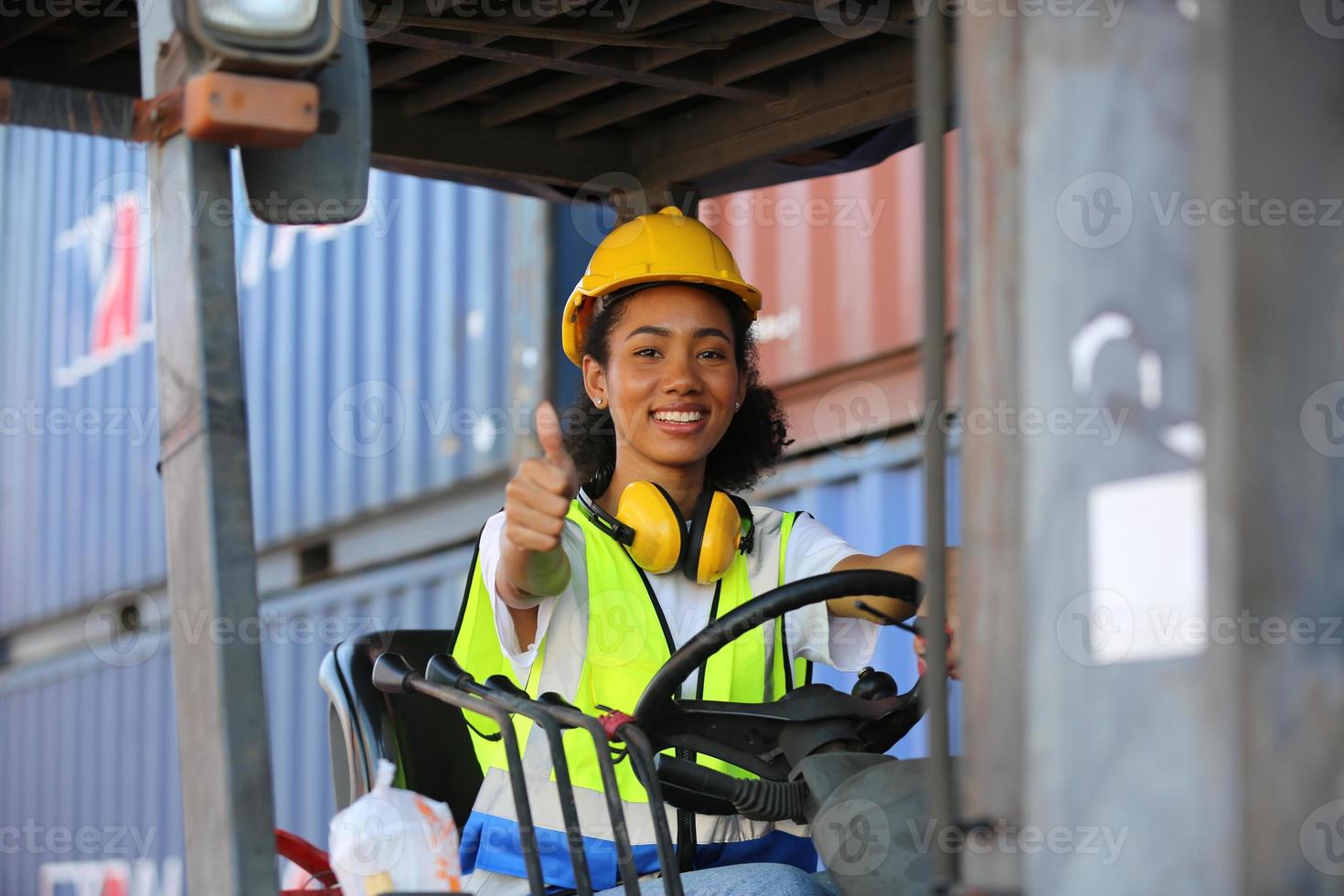 caja de contenedores de carga de control de capataz del buque de carga para importación y exportación. foto