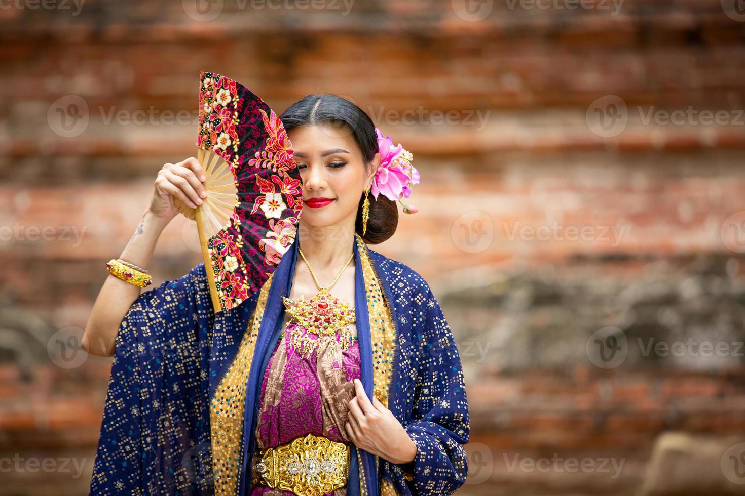 Balinese lady in Traditional dress photo
