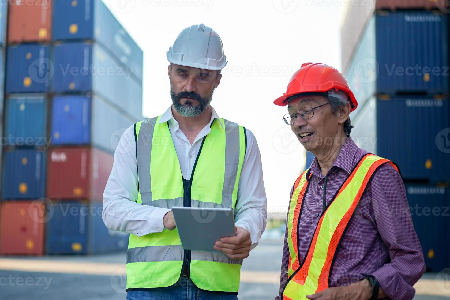 caja de contenedores de carga de control de capataz del buque de carga para importación y exportación. foto