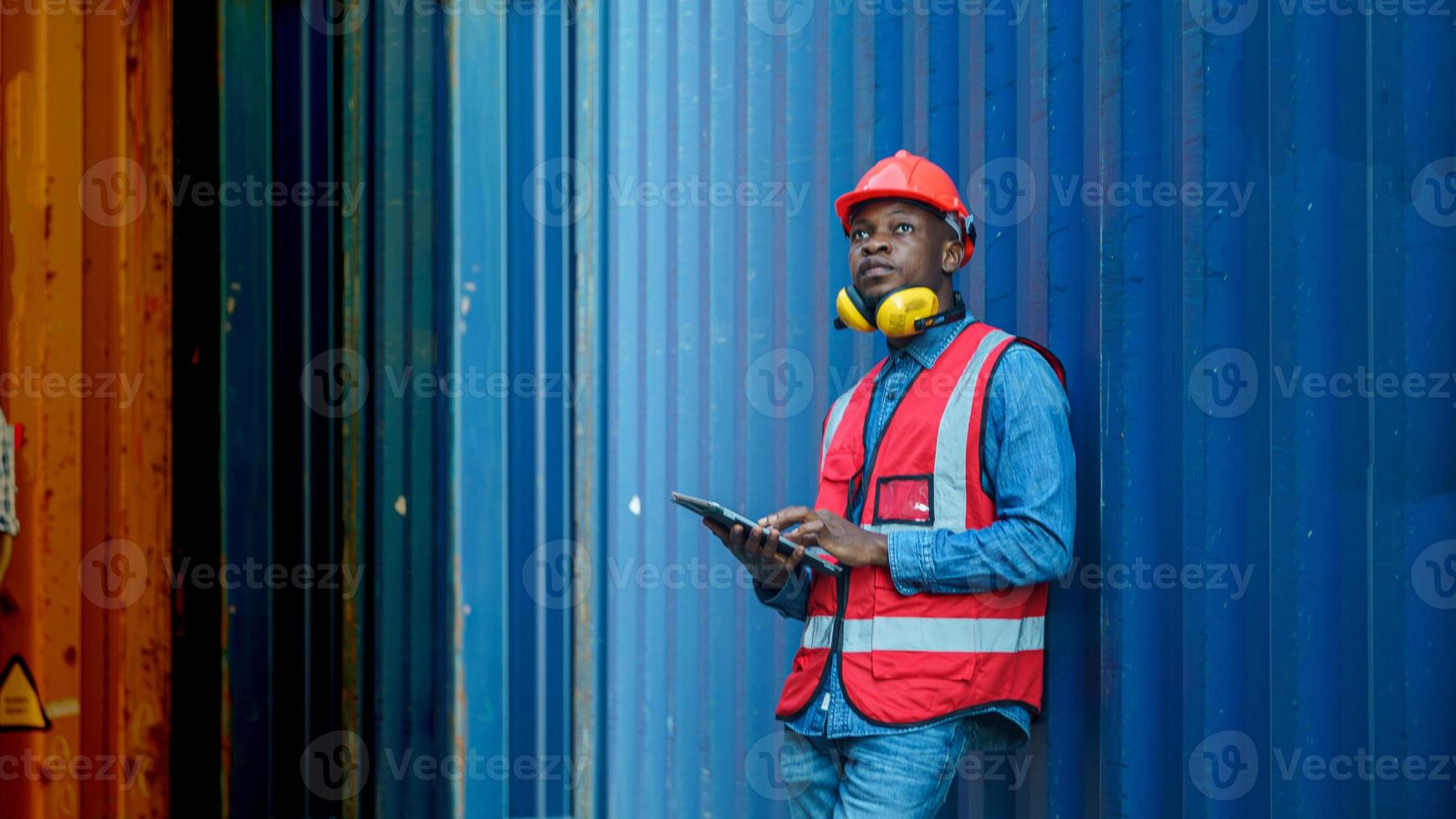 caja de contenedores de carga de control de capataz del buque de carga para importación y exportación. foto