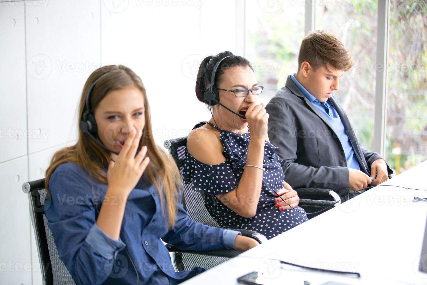 concepto de equipo de servicio. venta de operador o centro de contacto en la oficina, centro de llamadas de personas de información, oficina de soporte de ventas de equipo profesional de calidad. Empresa representante de medio ambiente en el lugar de trabajo. foto