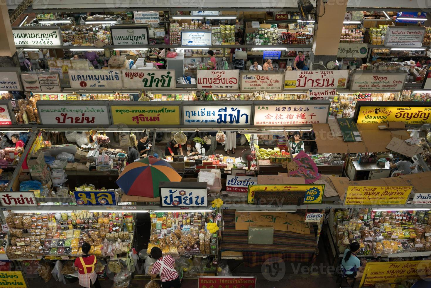 mercado warorot en chiang mai, tailandia foto