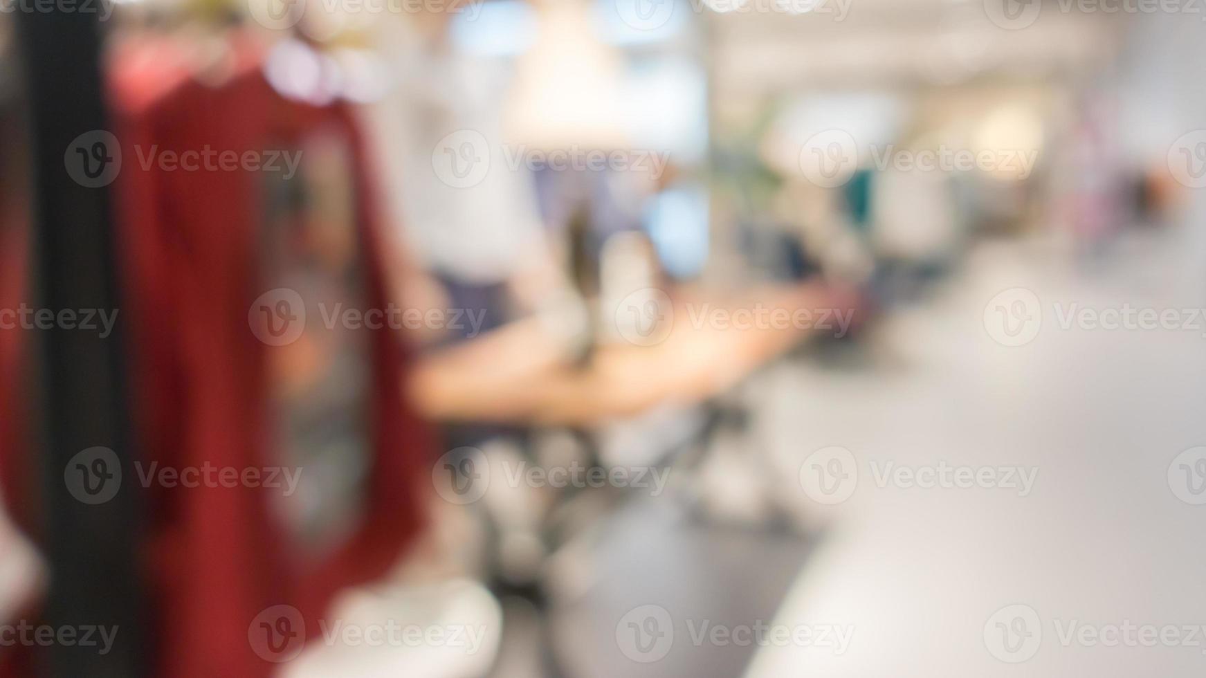 defocused convenience store photo