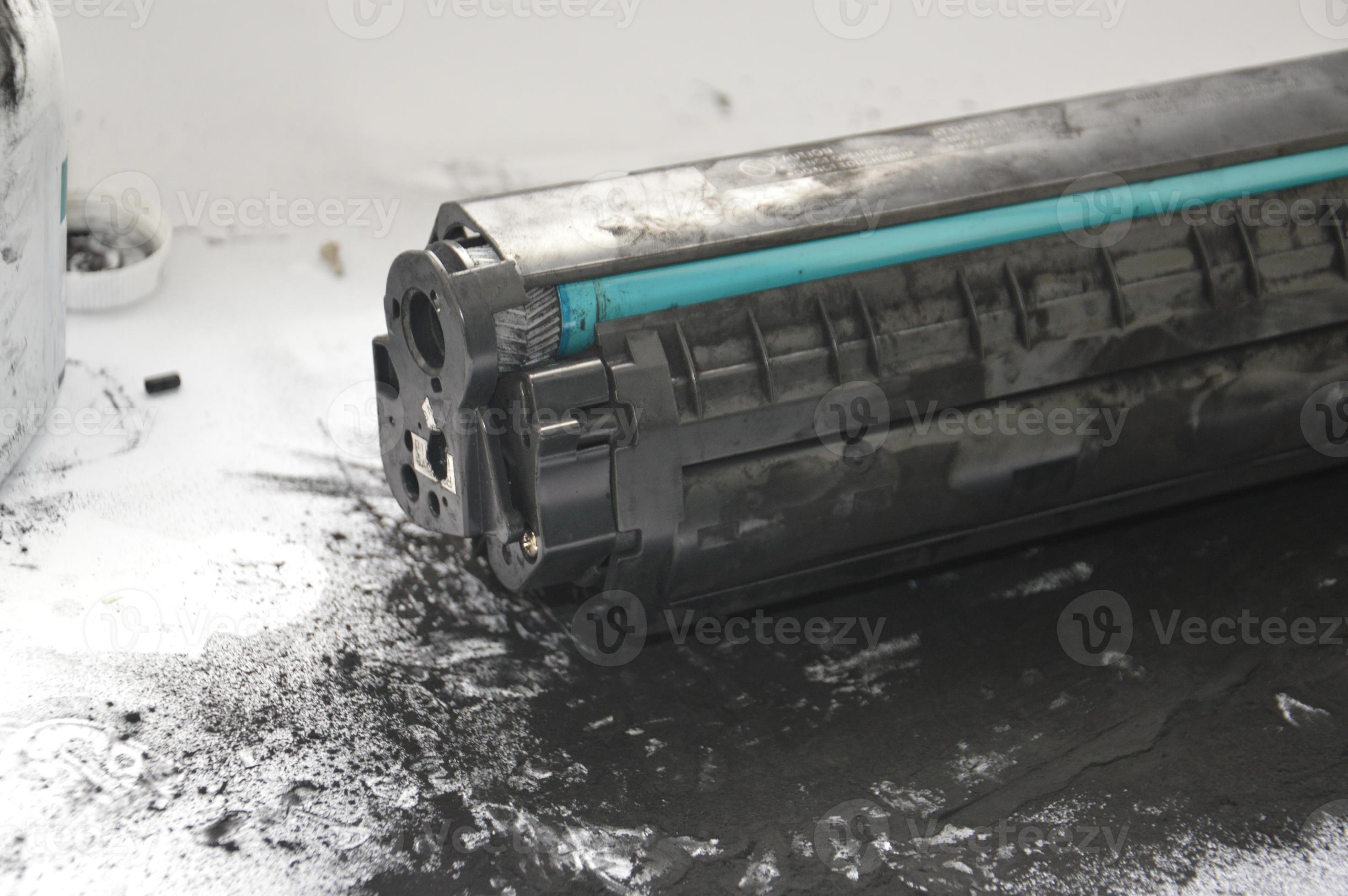 Charging the laser printer cartridge with toner powder 7114162 Stock