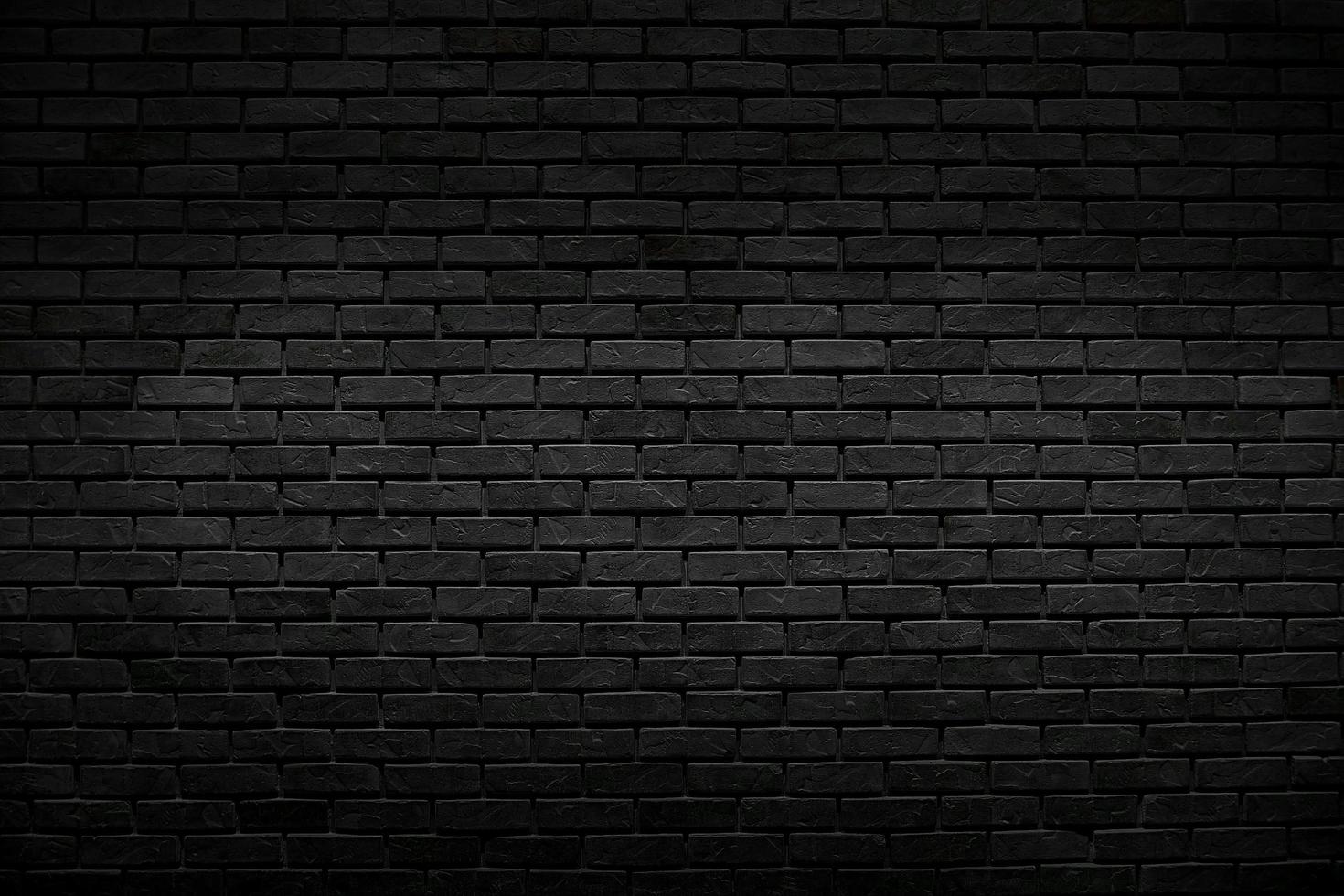 el antiguo fondo de pared de ladrillo negro vintage con decoración de iluminación y estilo de tono oscuro para el concepto de diseño de fondo foto