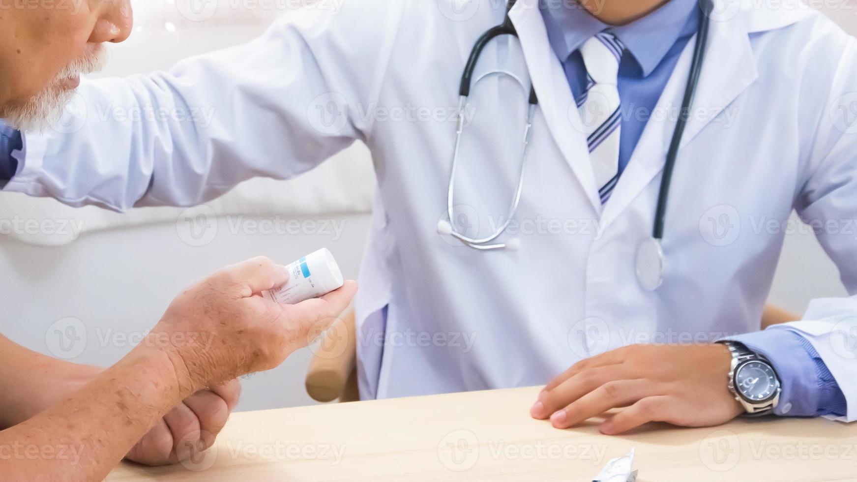 Doctors are recommending medication Provide health advice to patients photo