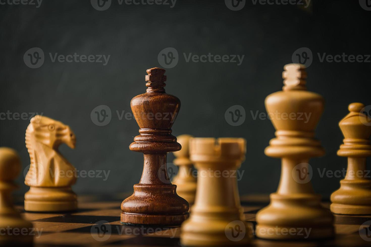 figura de ajedrez en el concepto de juego de tablero de ajedrez para obtener ideas foto