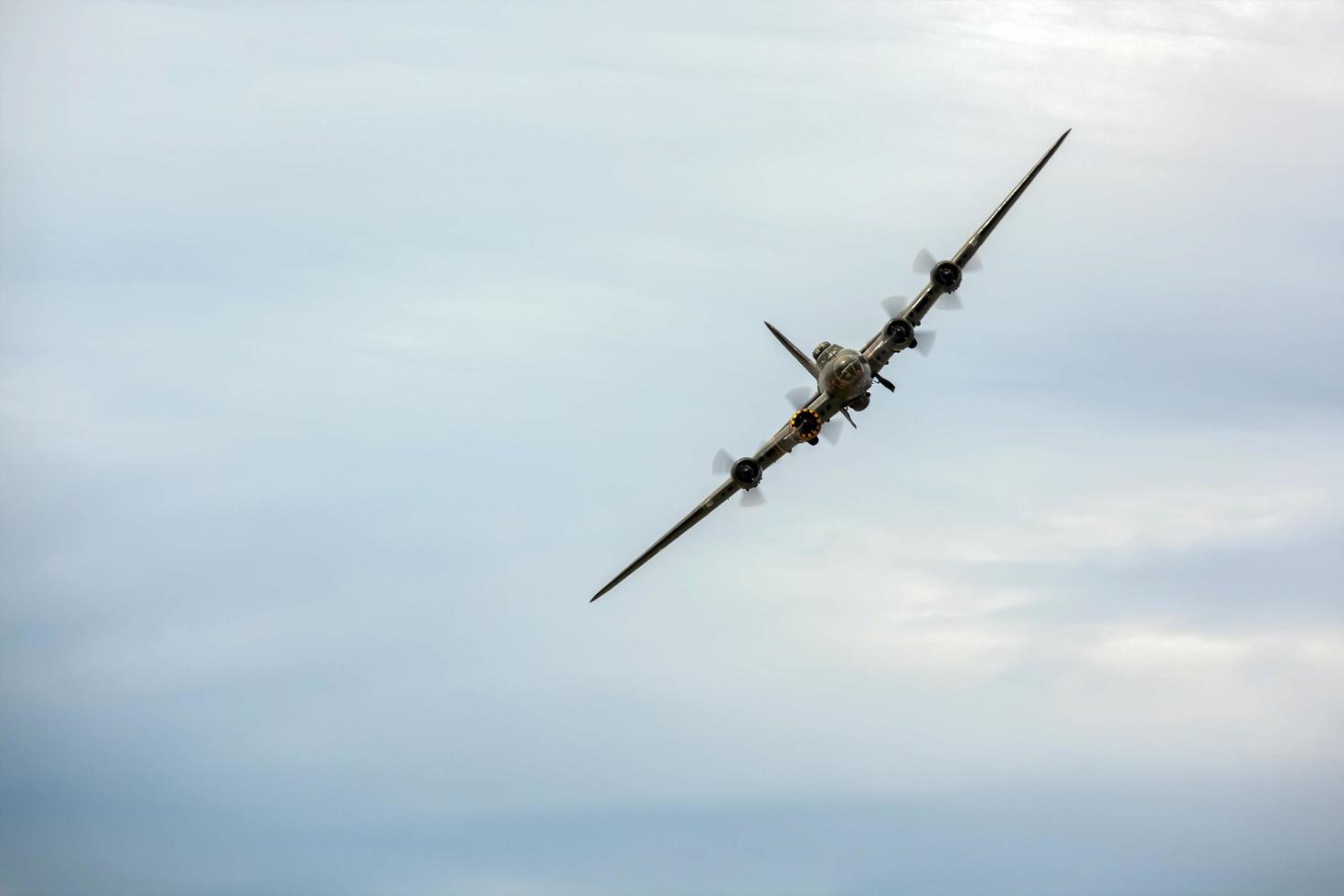 Shoreham-by-sea, Reino Unido, 2011. Bombardero Boeing B 17 de Memphis Belle foto