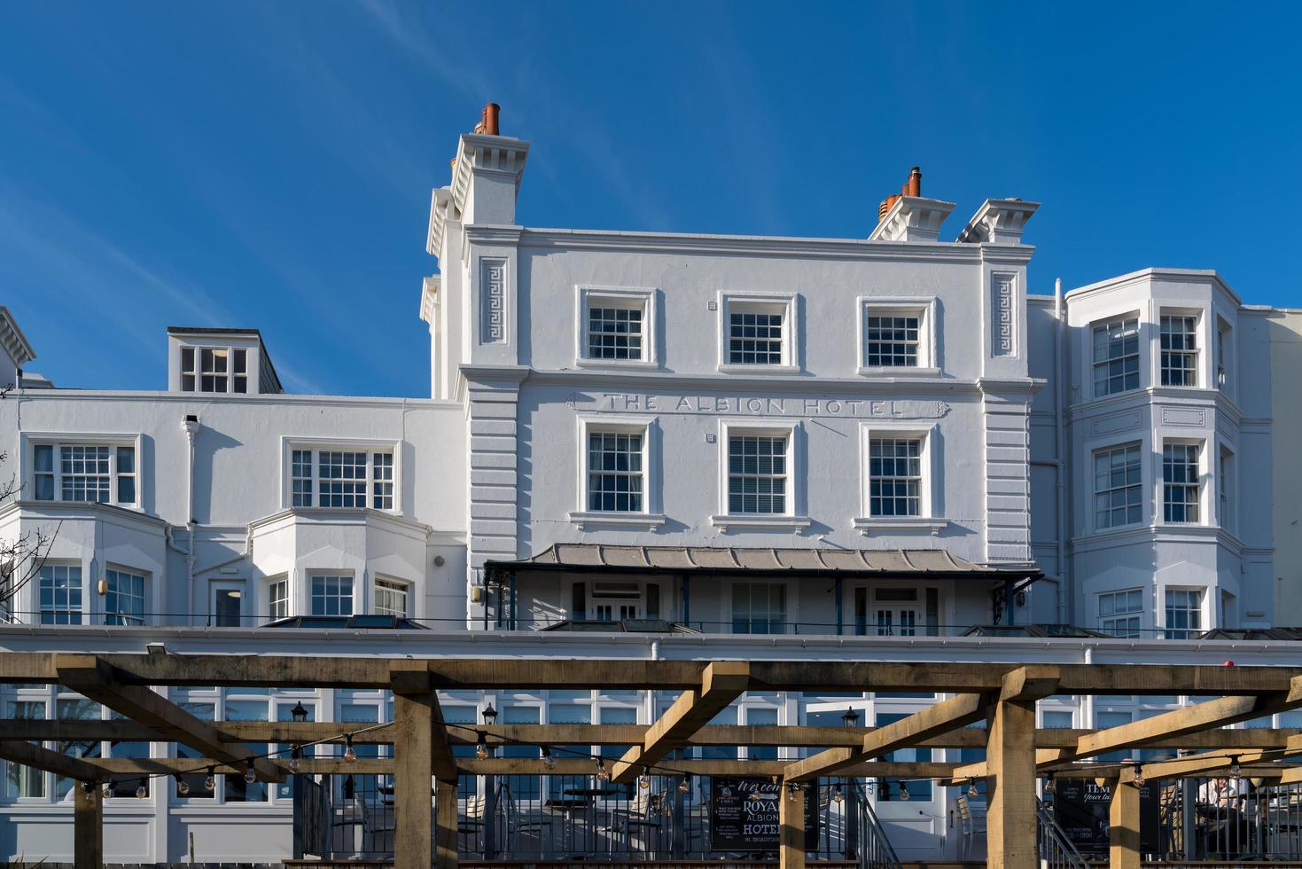 broadstairs, kent, reino unido, 2020. vista del hotel royal albion foto