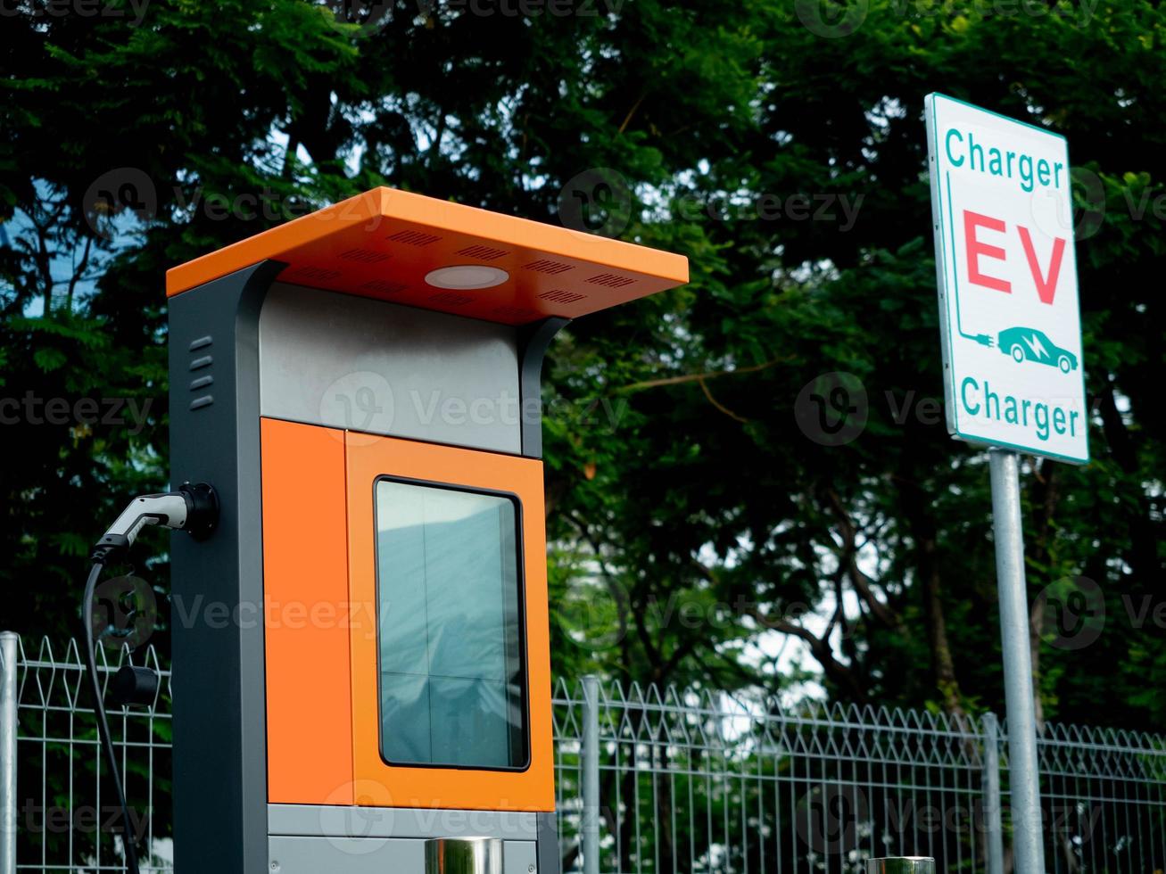 Ev station park charger car motor battery automotive blue green energy power solar fuel innovation technology hybrid ecology electric environment fuel renewable industry city concept photo