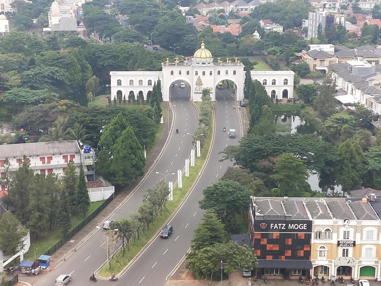 indonsia tangerang 25 de marzo de 2022 gran puerta de la entrada de la vivienda foto