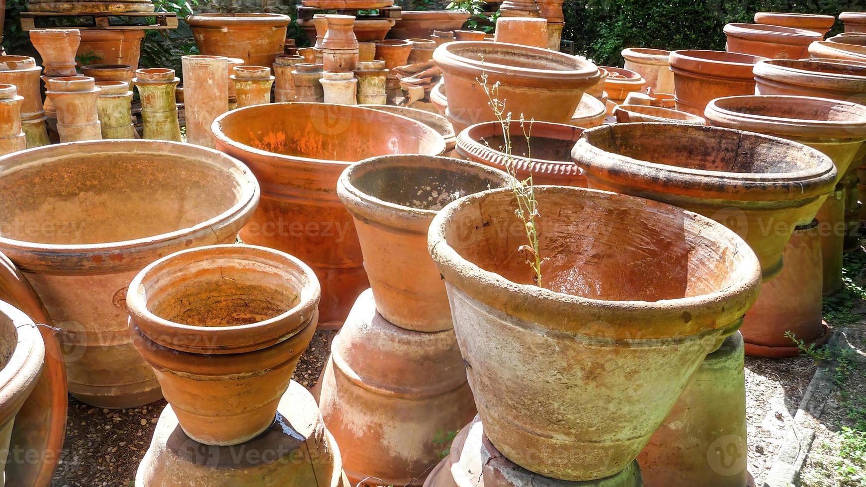 closeup of the empty flower pots 7133521 Stock Photo at Vecteezy