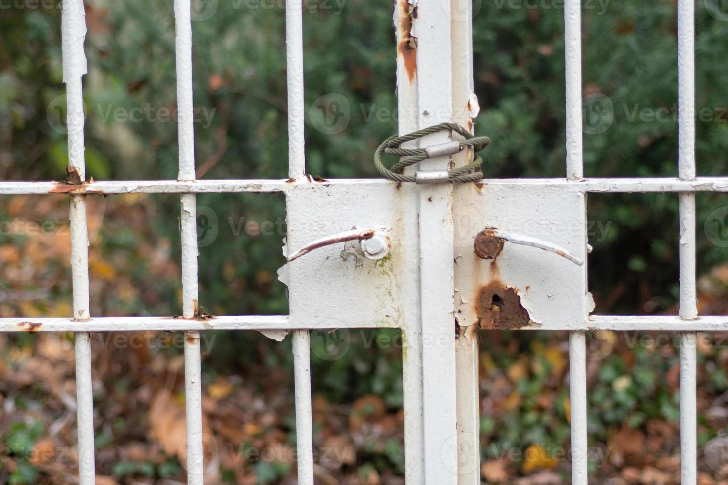 Closeup of a rusty white fence photo