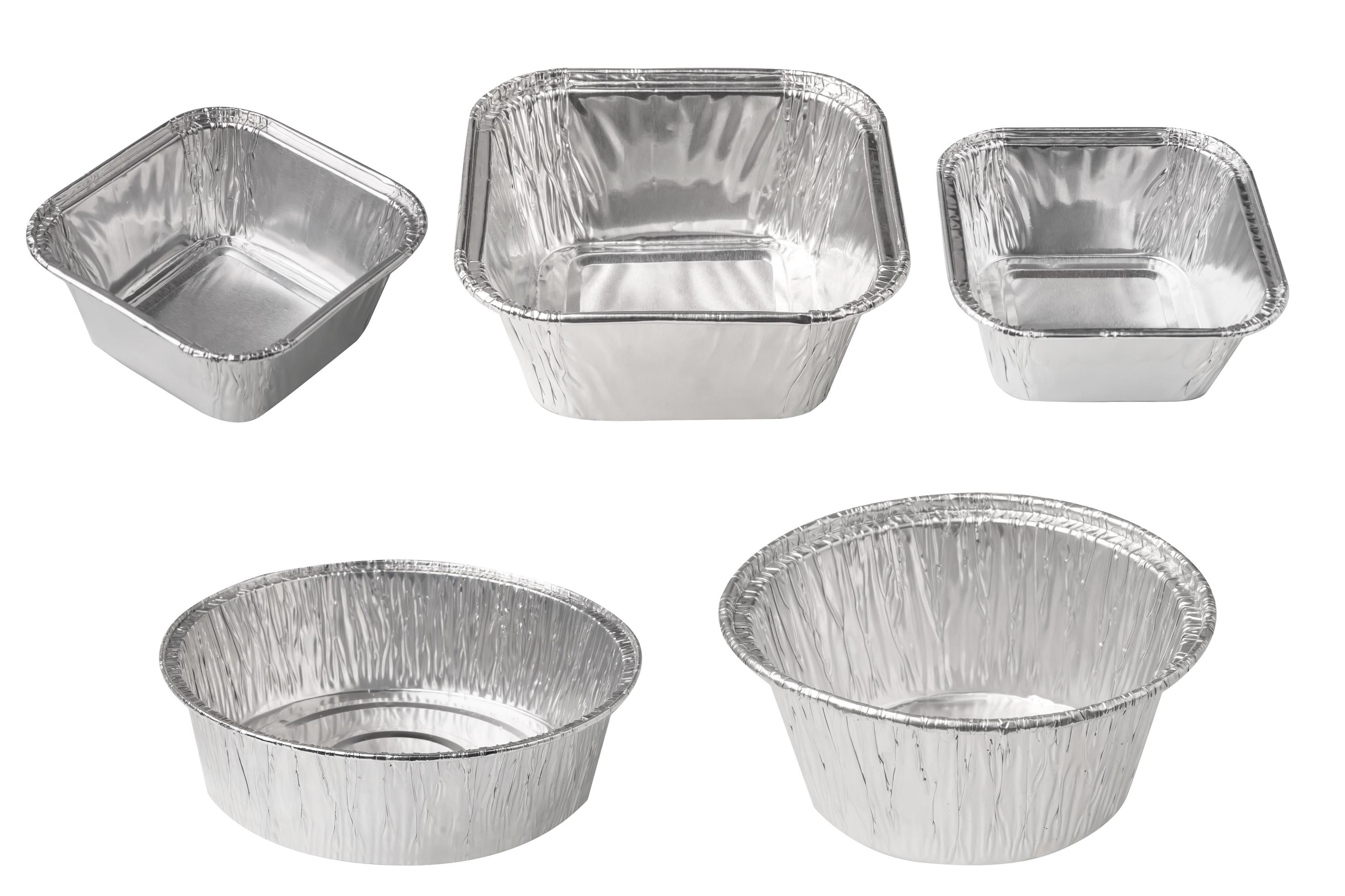 https://static.vecteezy.com/system/resources/previews/007/135/683/large_2x/foil-baking-cup-aluminum-cupcakes-or-dessert-cups-isolated-on-white-background-free-photo.jpg