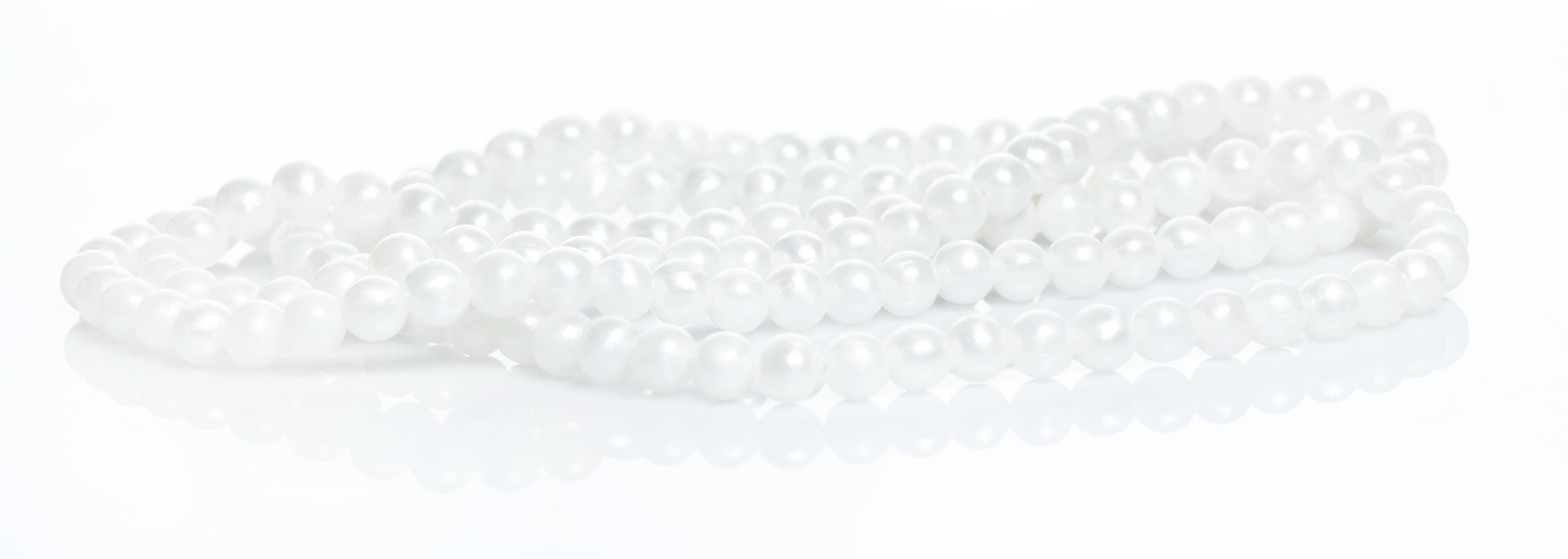 Beautiful pearl necklace photo