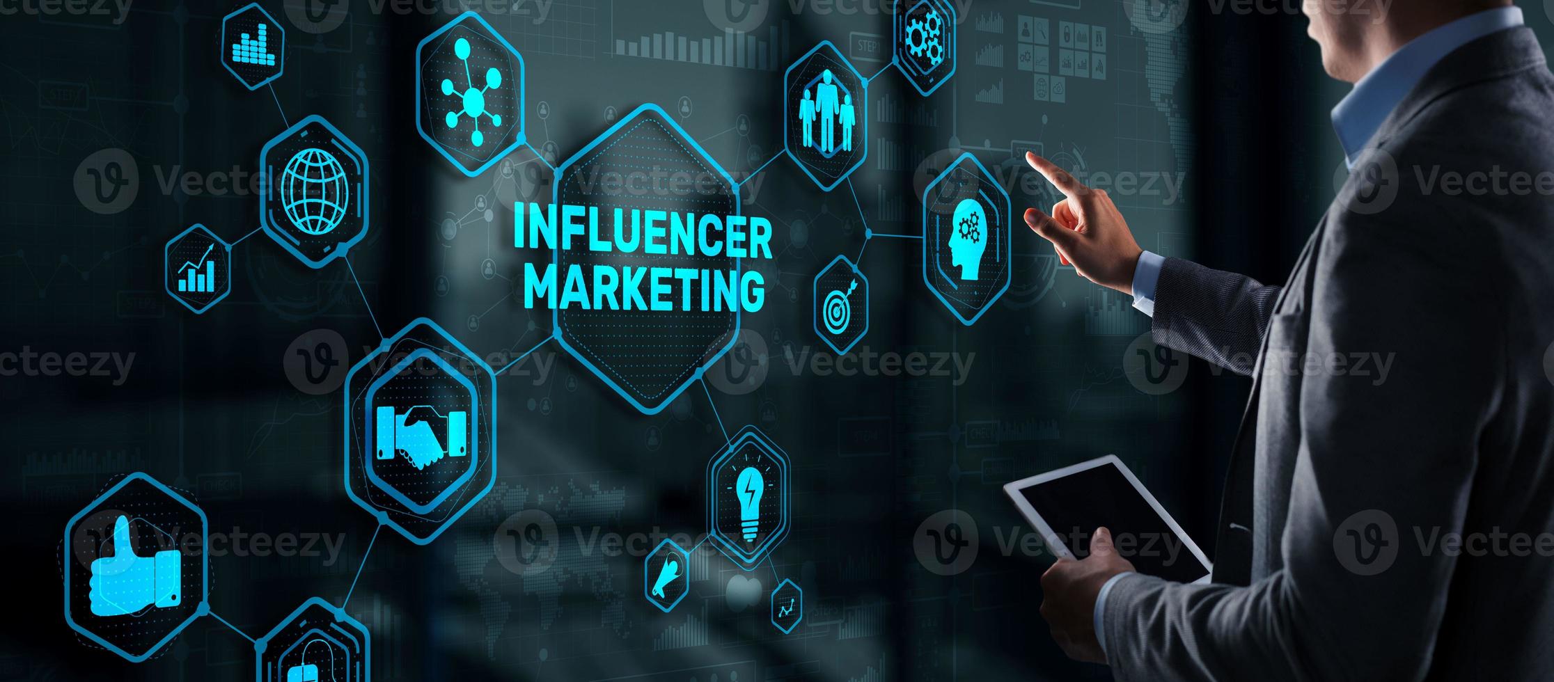 concepto de marketing de influencers. concepto de internet empresarial foto