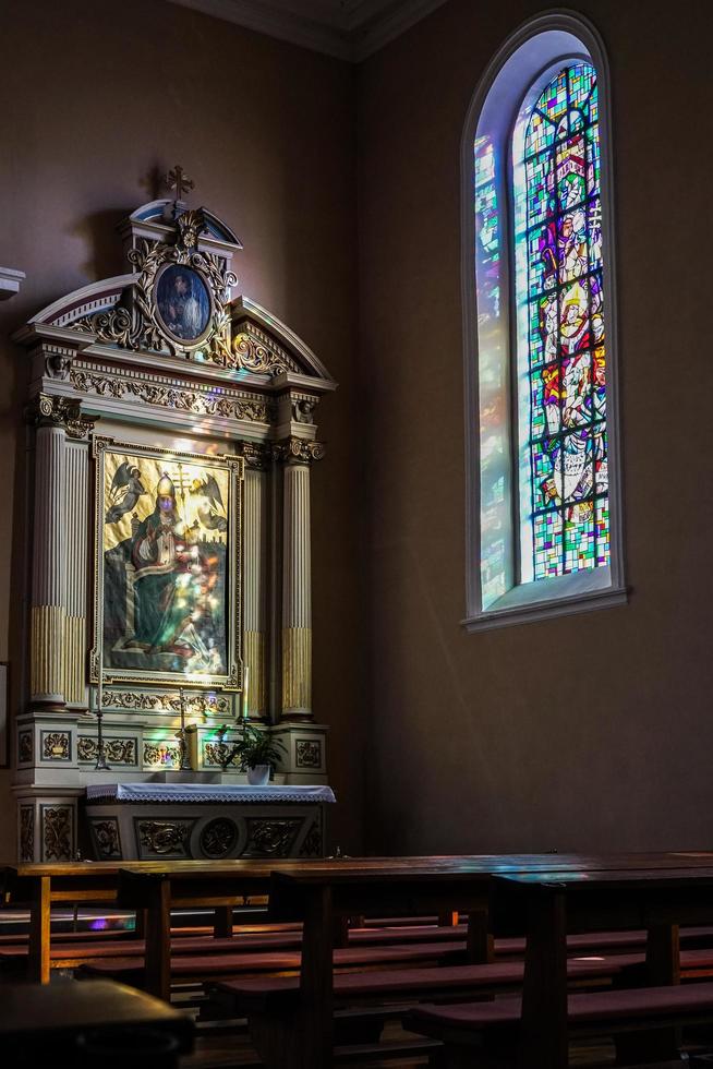 eguisheim, haut-rhin alsace, francia, 2015. vista interior de la iglesia de st leon foto