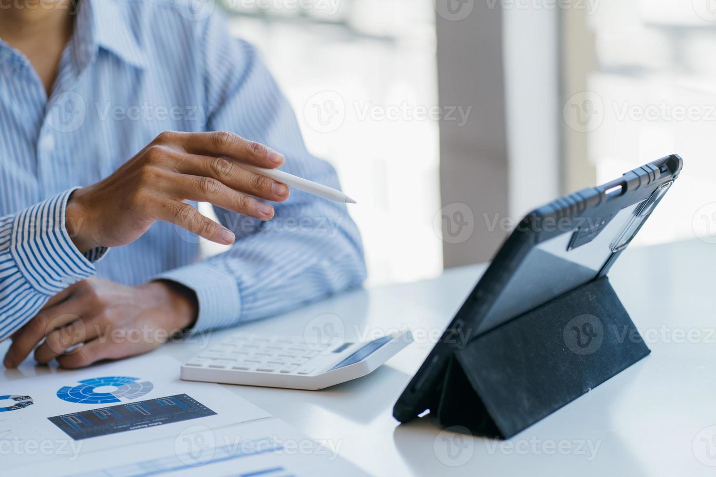 Businessman Investment Entrepreneur Trading discussion and analysis graph stock market trading,stock chart concept. photo