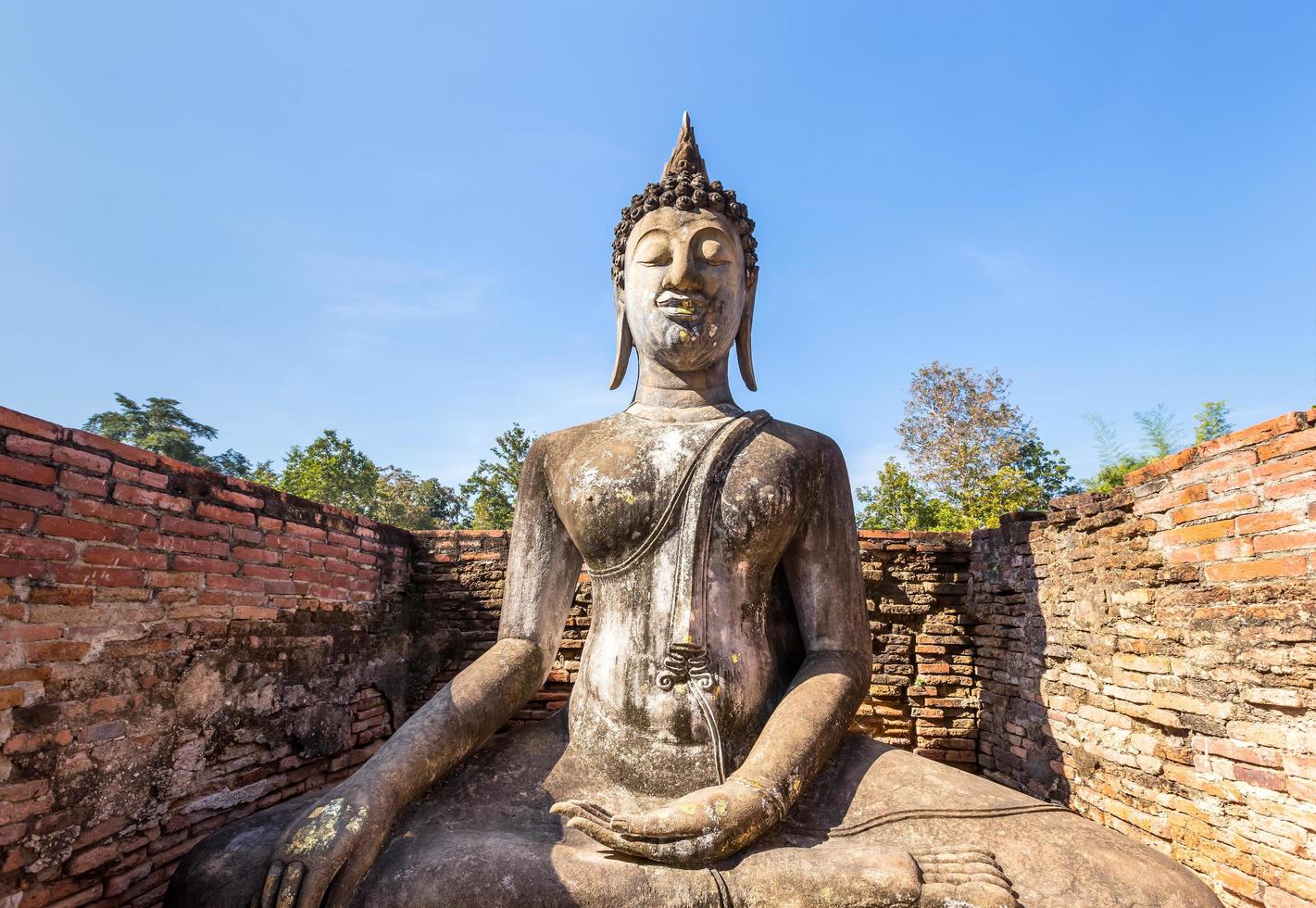 Buddha in small chapel at Wat Si Chum , Shukhothai Historical Park, Thailand photo