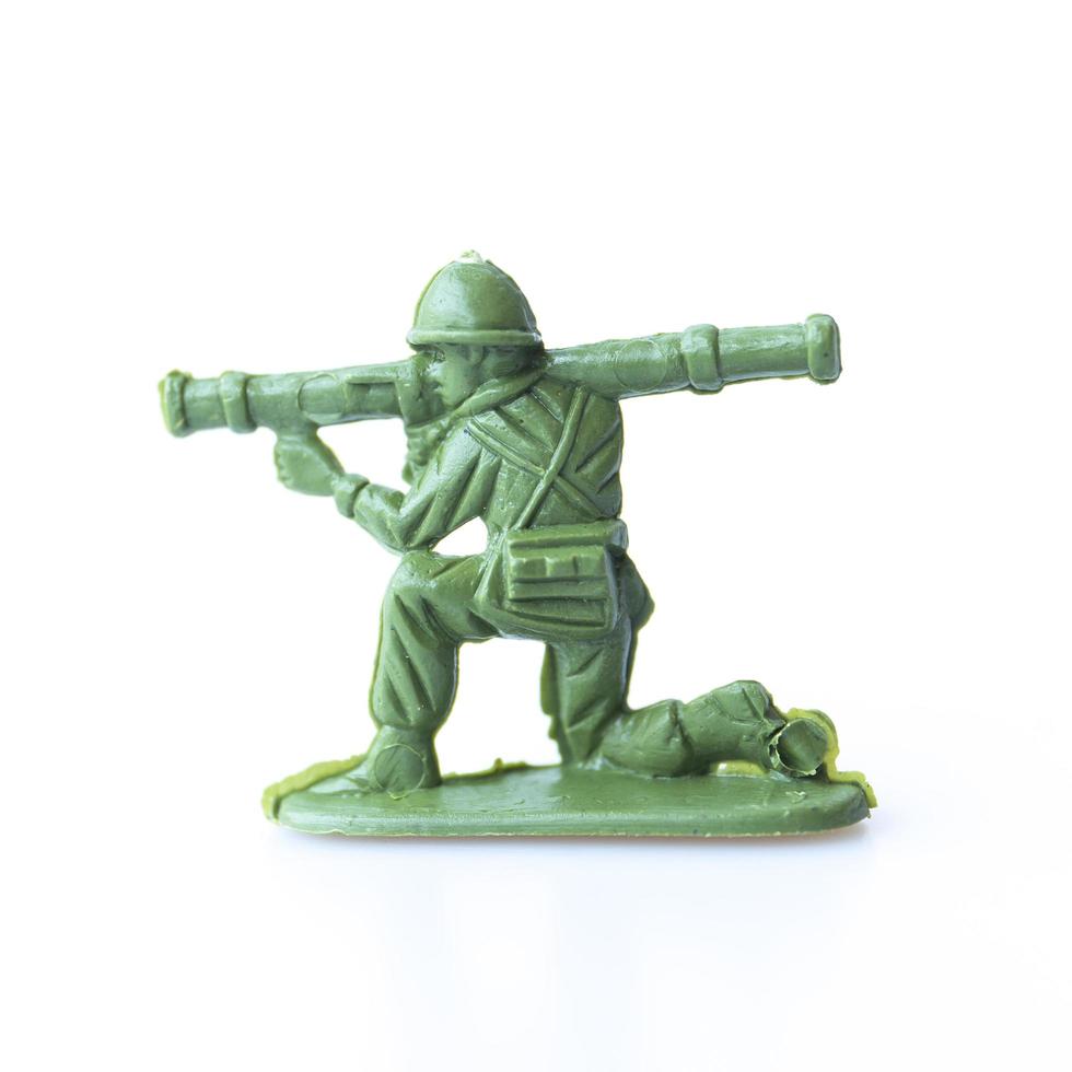 soldado de juguete aislado sobre fondo blanco. foto