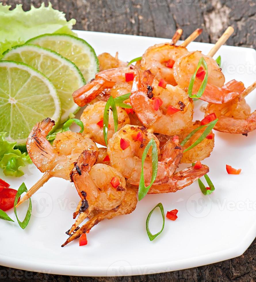 Shrimp sauteed in garlic and soy caramel photo