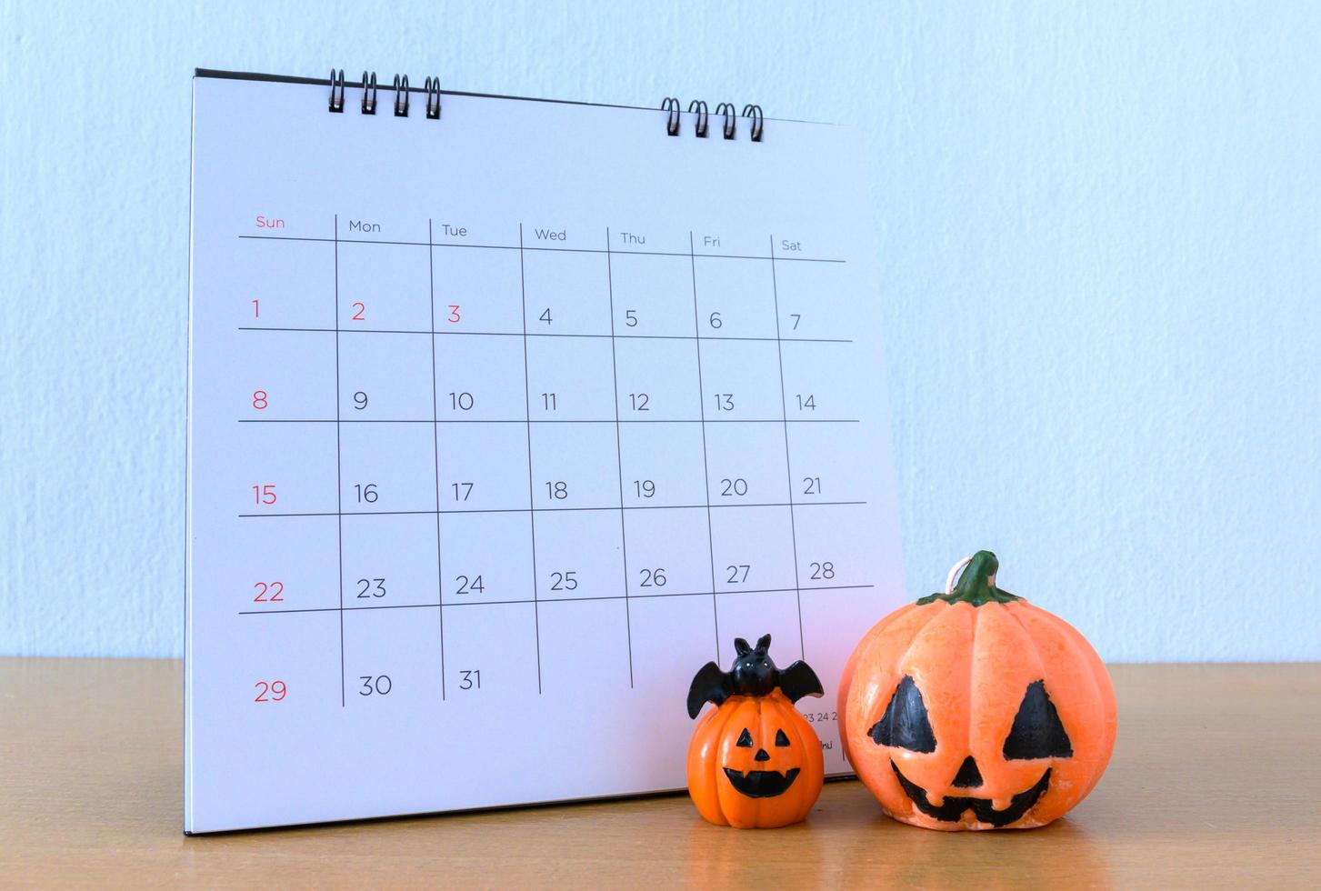 Halloween se acerca. 31 de octubre en el calendario. concepto de truco y trato foto