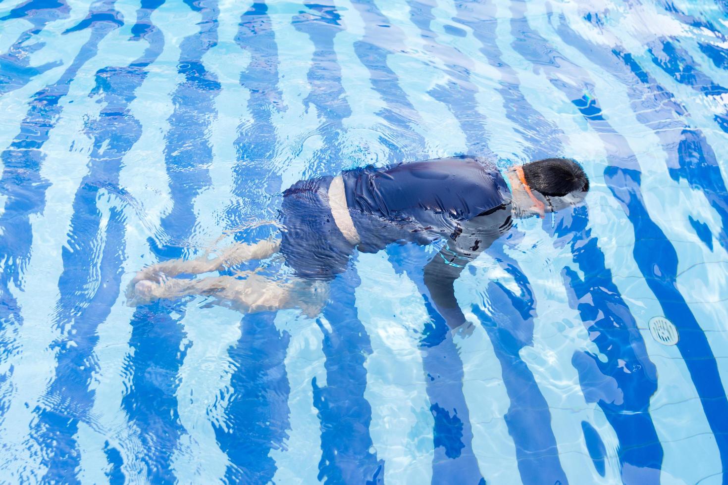 Young boy drowning in the pool 7184292 Stock Photo at Vecteezy