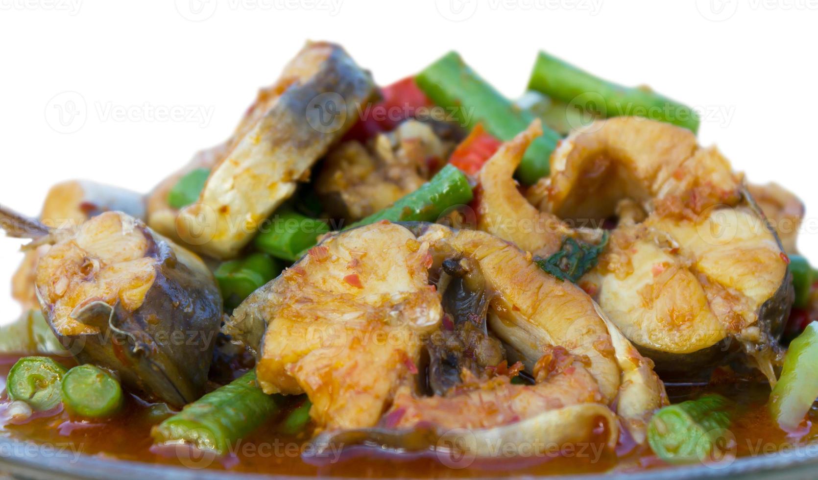 Aislados de curry de pescado de agua dulce. foto