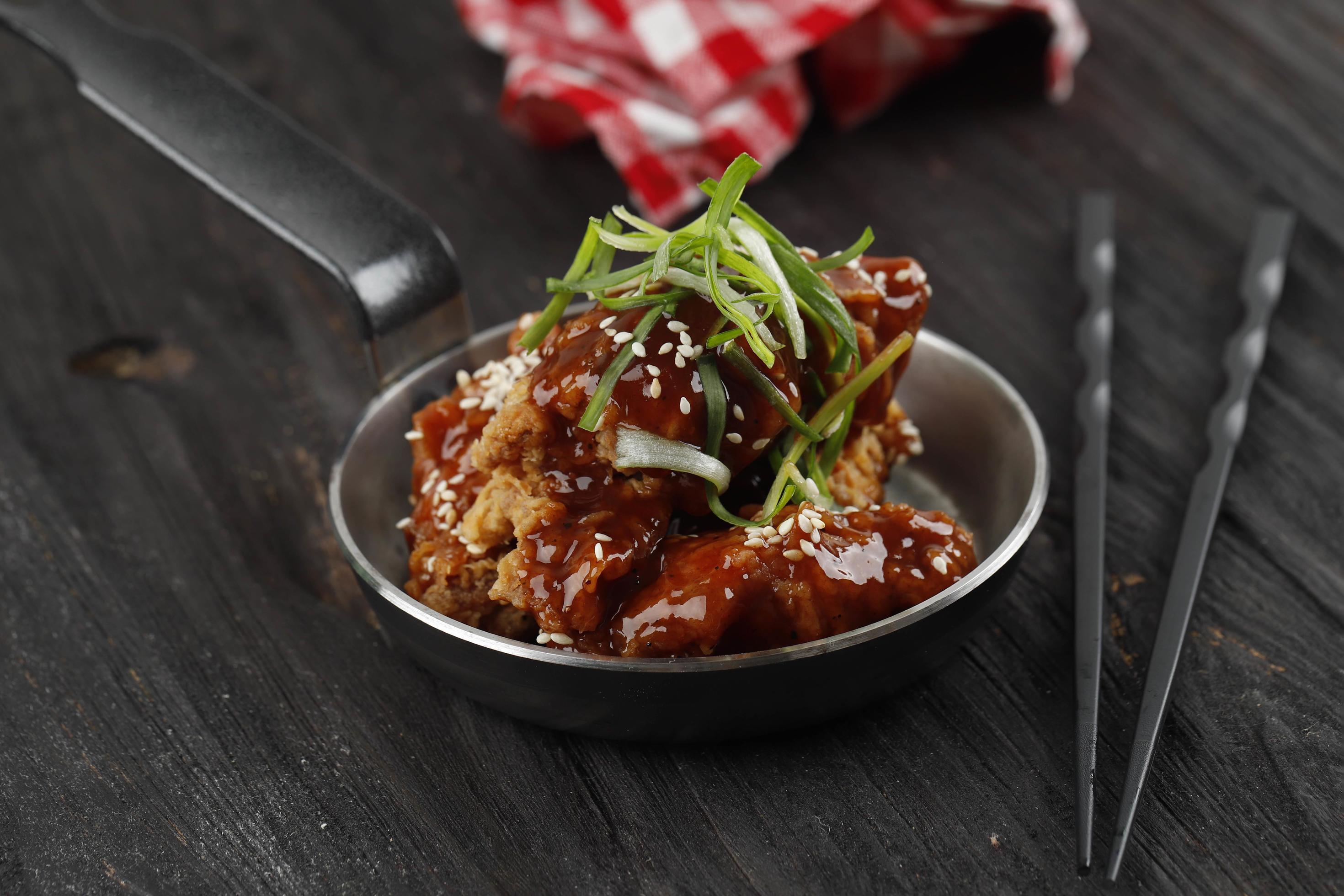 Yangnyeom Chicken, Korean Fried Chicken 7191558 Stock Photo at Vecteezy