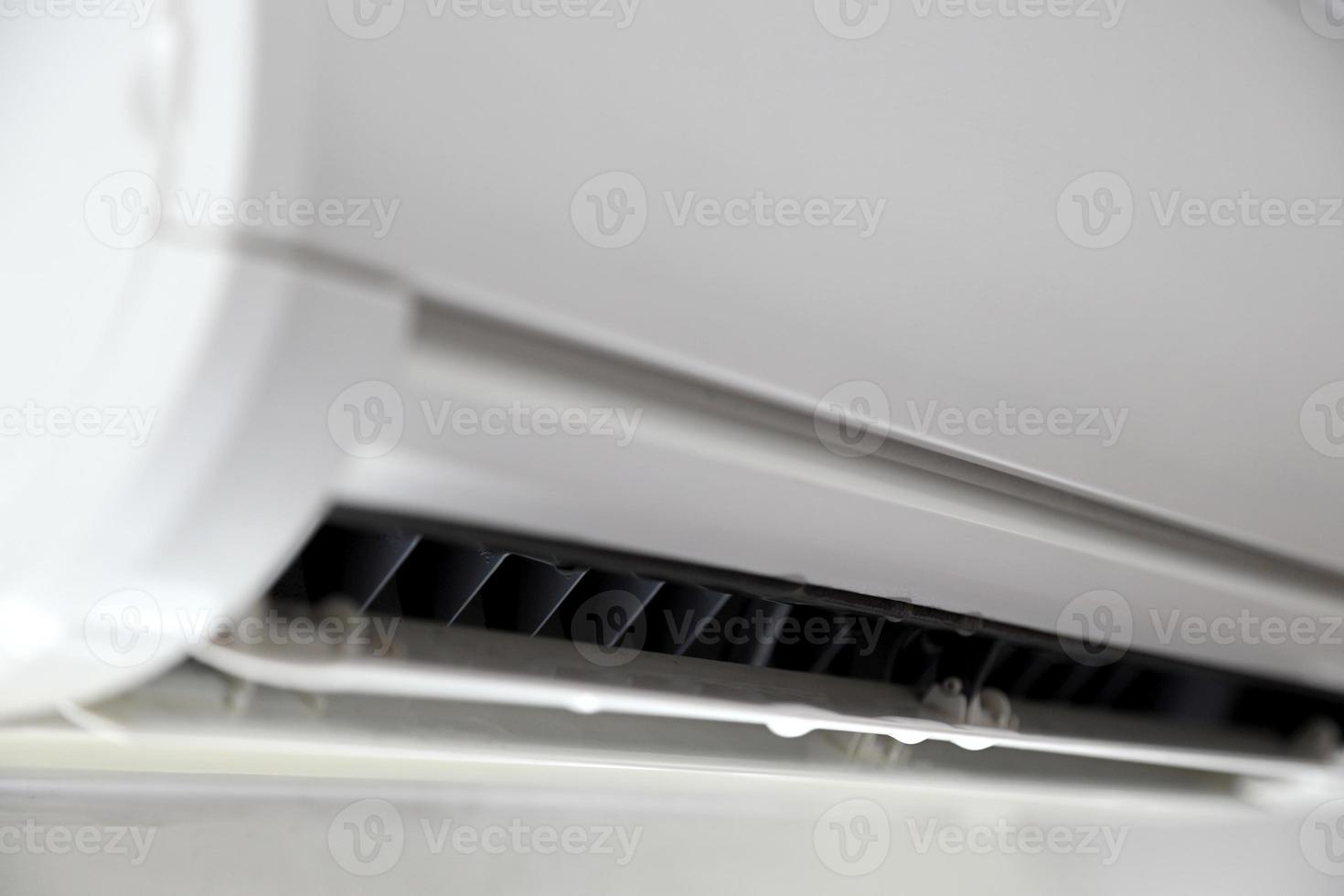 Broken Air Conditioner 7196479 Stock Photo at Vecteezy