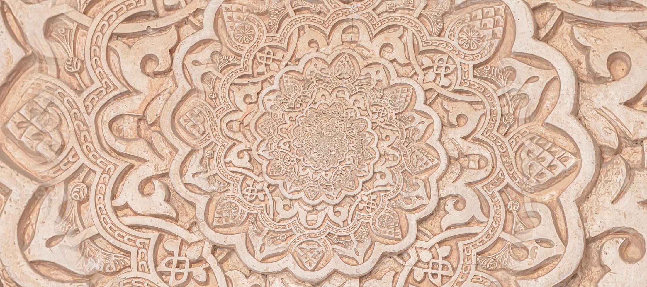 antecedentes árabes que remiten a la cultura del islam. diseño creado con efecto droste en un detalle arquitectónico del siglo XIII en una mezquita. foto