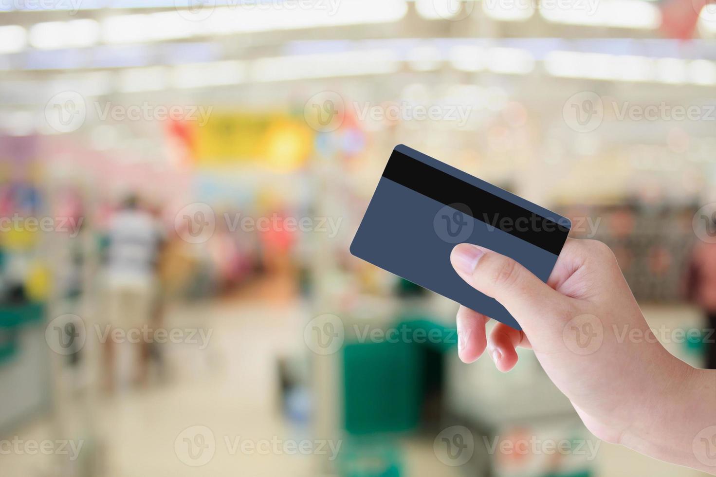 comprar con tarjeta de crédito en supermercado foto