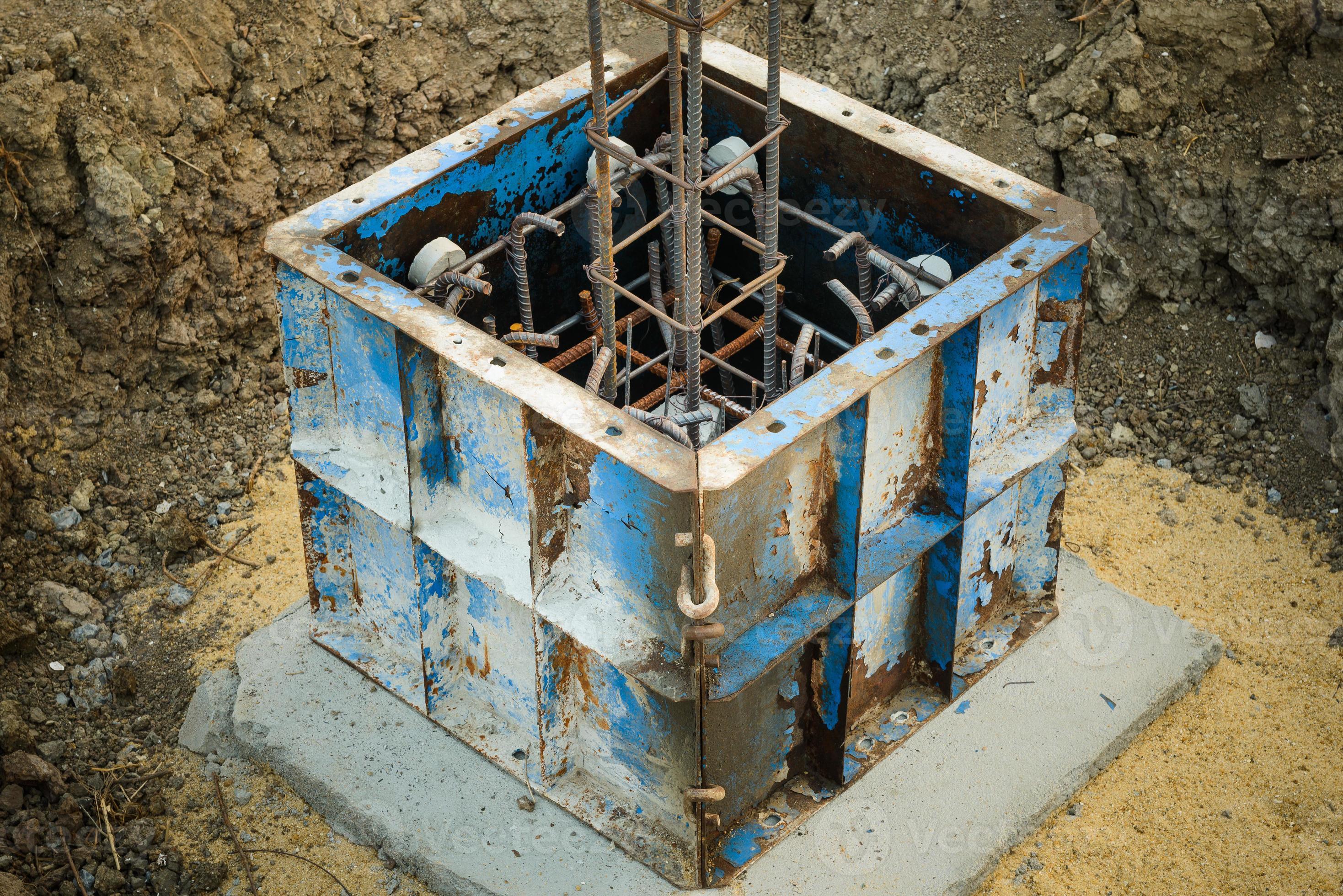 Construction of reinforced concrete foundation with piles to support building weight 7207341