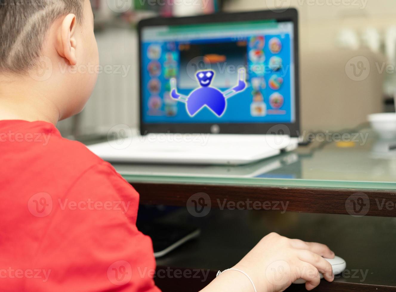 kid do coding photo