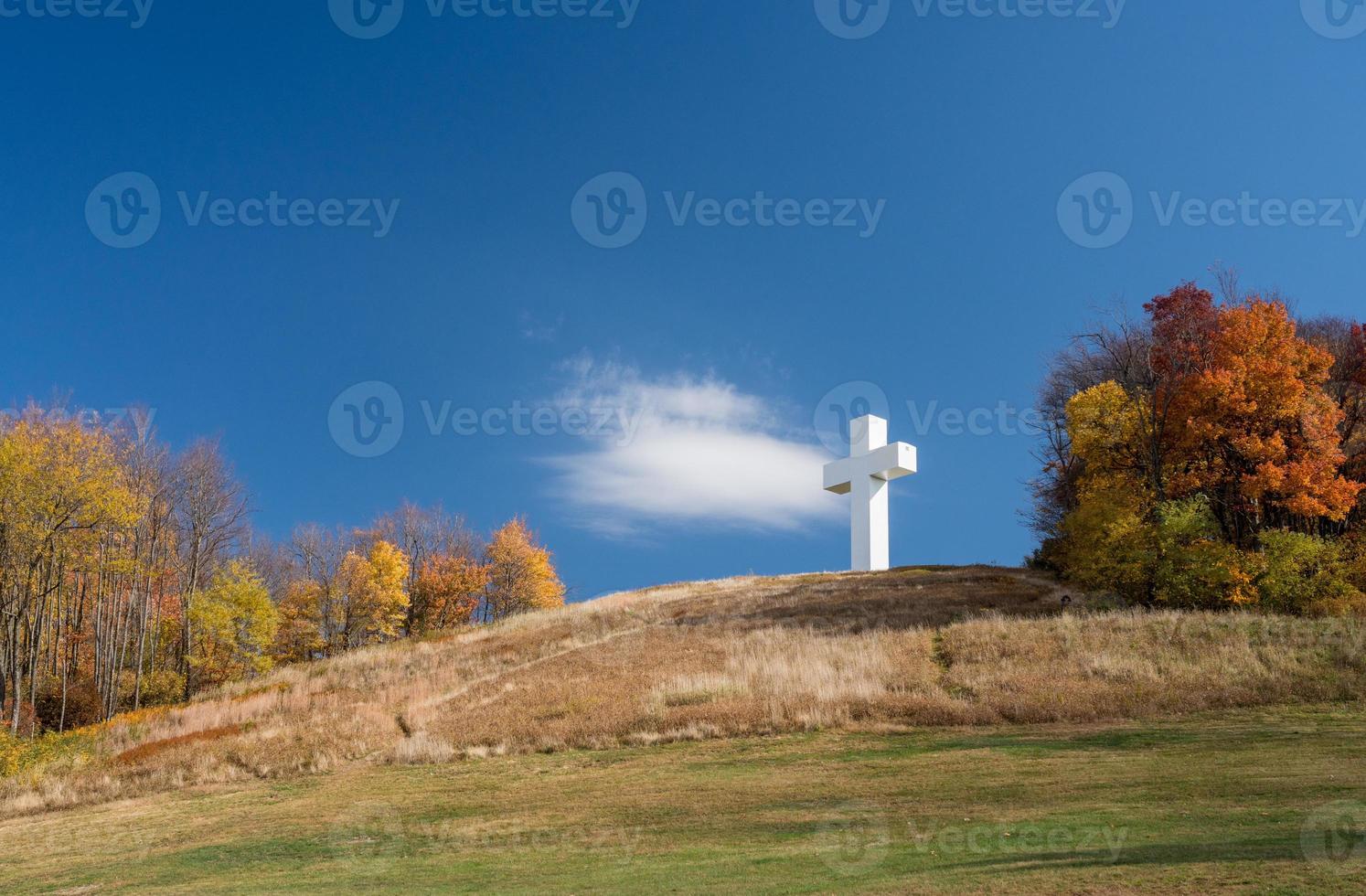 gran cruz de cristo en jumonville cerca de uniontown, pennsylvania foto