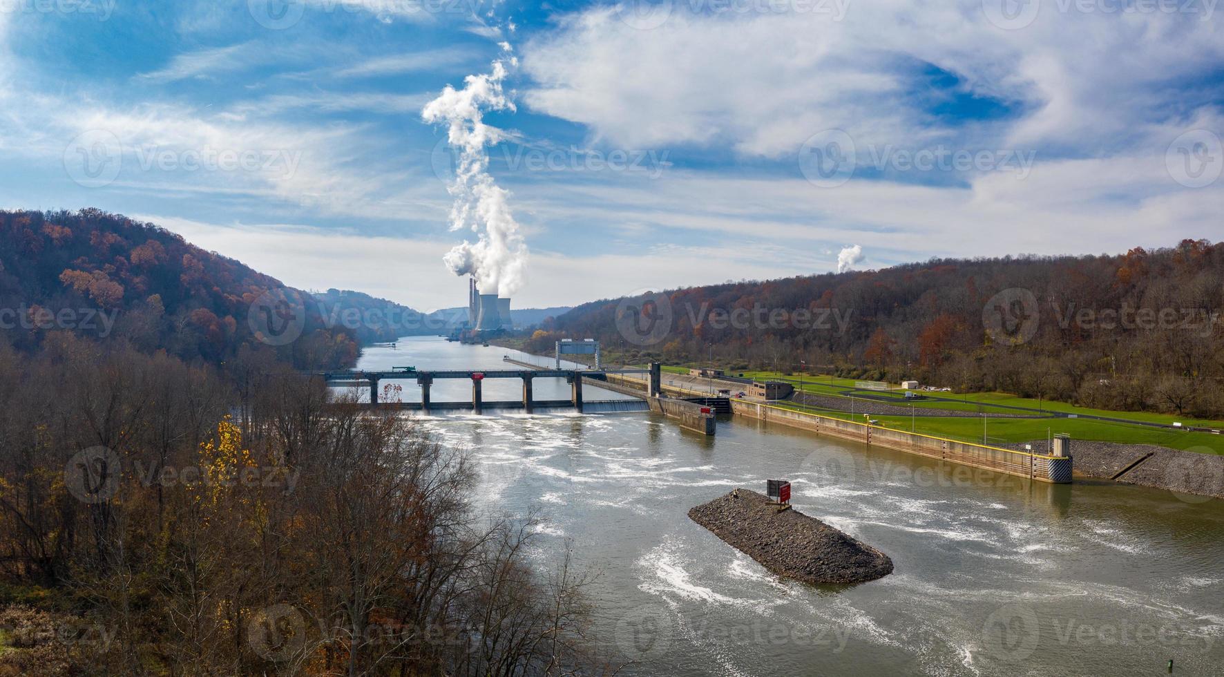 central eléctrica de carbón fort martin en el río monongahela cerca de point marion y morgantown foto