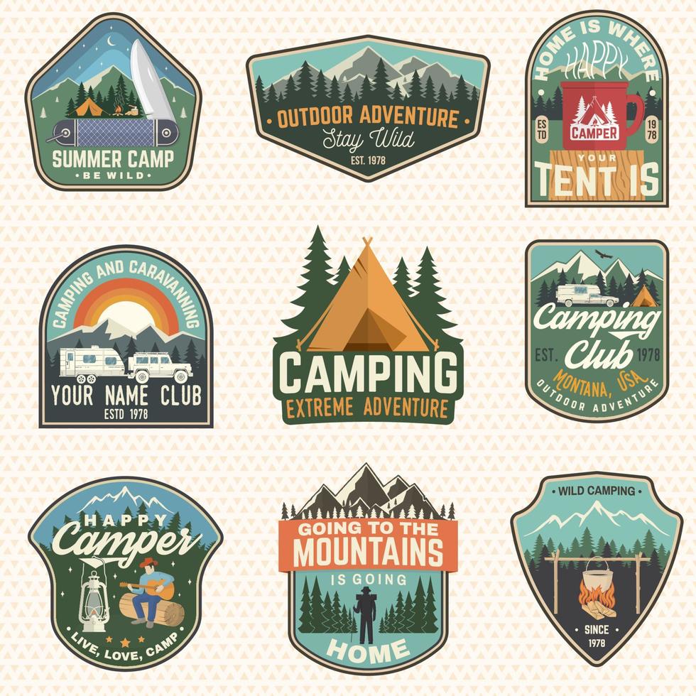 conjunto de insignias de campamento de verano. vector. concepto de camisa o logotipo, estampado, sello, parche. diseño de tipografía vintage con remolque rv, tienda de campaña, fogata, oso, hombre con guitarra y silueta forestal vector