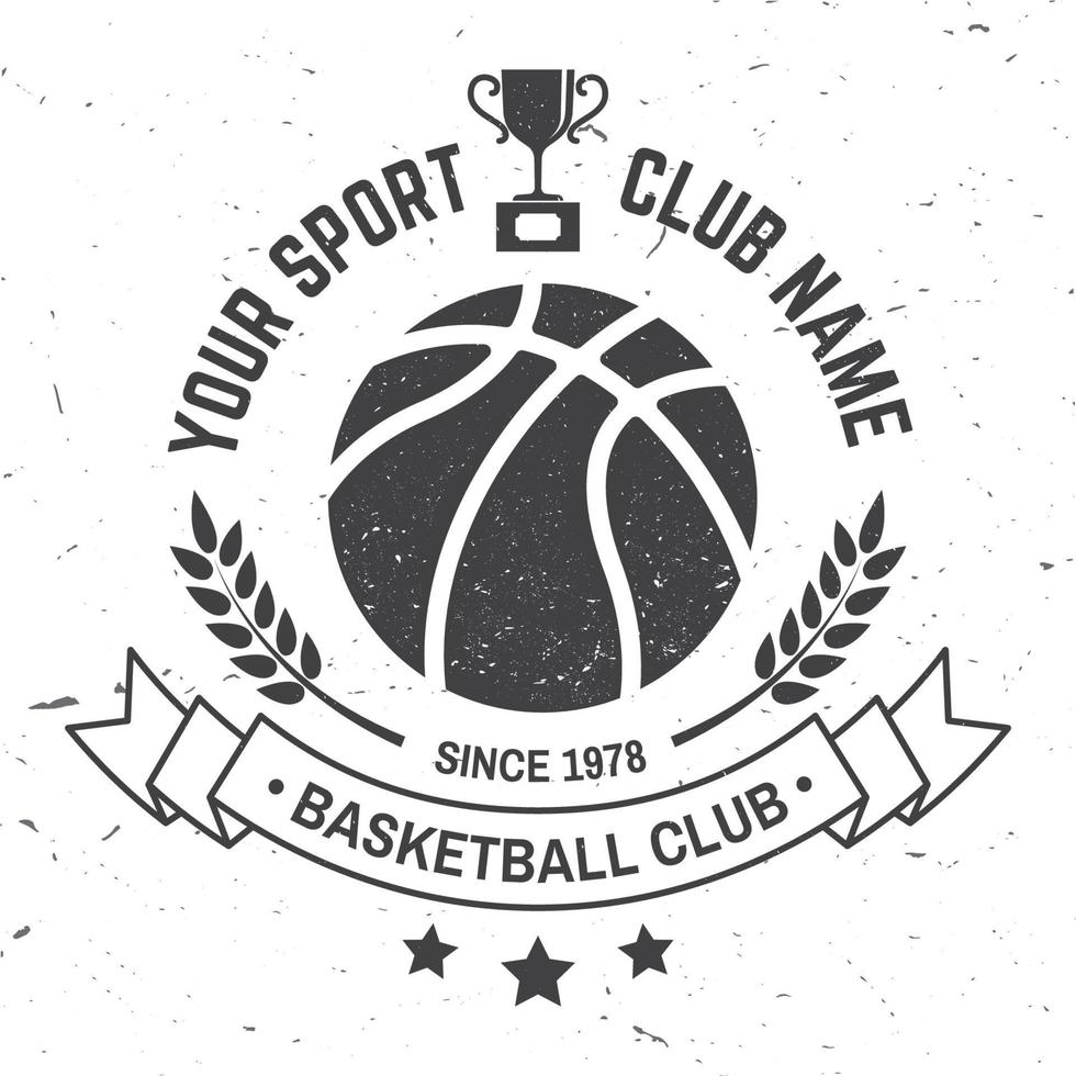 insignia del club deportivo de baloncesto. ilustración vectorial concepto para camisa, sello o camiseta. diseño de tipografía vintage con copa de premio y silueta de pelota de baloncesto. vector