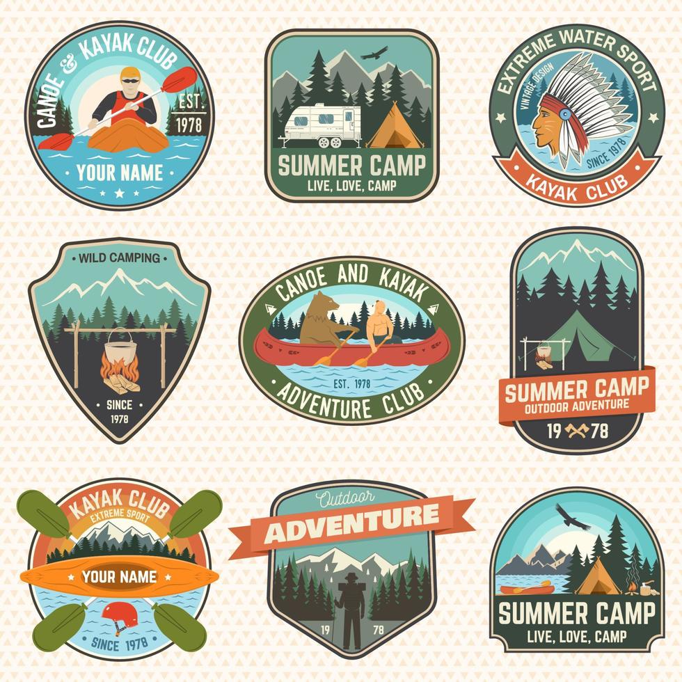 conjunto de insignias de club de campamento de verano, canoa y kayak. vector. concepto de parche. diseño retro con silueta de camping, montaña, río, indio americano y kayakista. parches de kayak para deportes acuáticos extremos vector