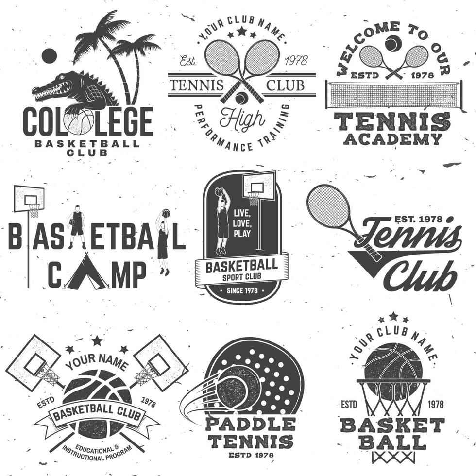 conjunto de insignia, emblema o signo de baloncesto y tenis. vector. concepto para camisa, estampado o camiseta. diseño de tipografía vintage con aro de baloncesto, raqueta de tenis y silueta de pelota. vector