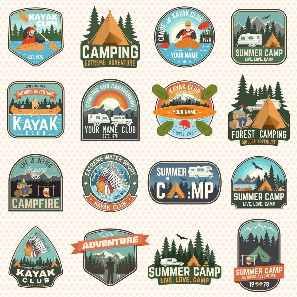 conjunto de vectores de insignias de campamento y club de kayak. concepto de parche, impresión. diseño vintage con camping, montaña, río, indio americano, campista, silueta de kayakista. parches de kayak para deportes acuáticos extremos