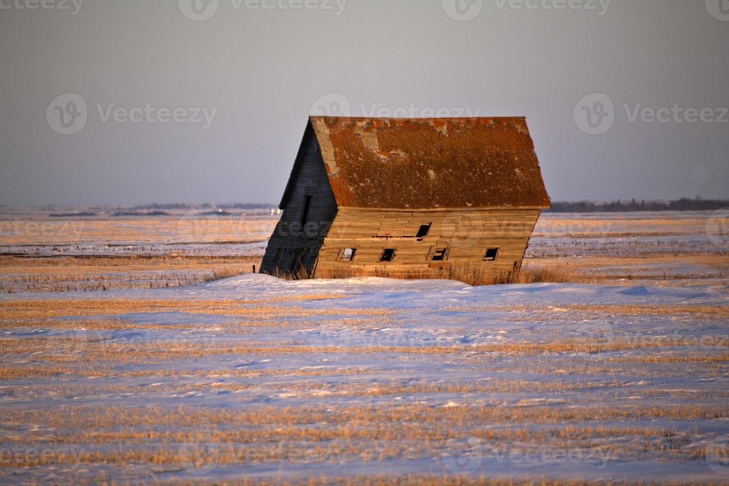 casa de campo abandonada en saskatchewan foto