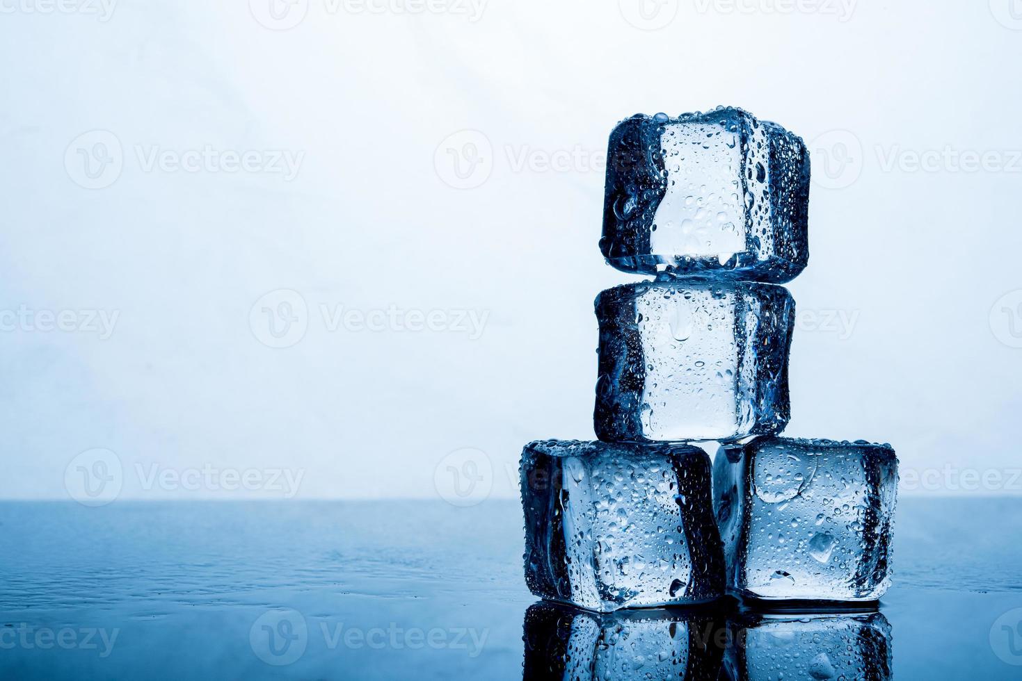 Ice pack The result of the water is before the ice stacked several blocks. The origin of the idea. And a beautiful layout. Food and Drink Concepts Cool photo