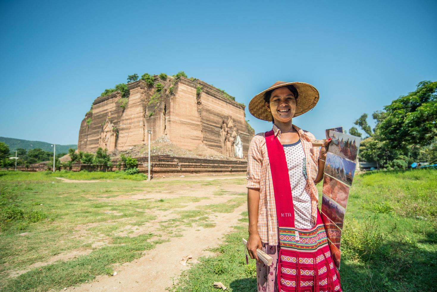 Sagaing, MYANMAR - OCT 11 2014 - An unidentified women sells postcard in front of Mingun Pa Hto Daw Gyi pagoda Myanmar. photo