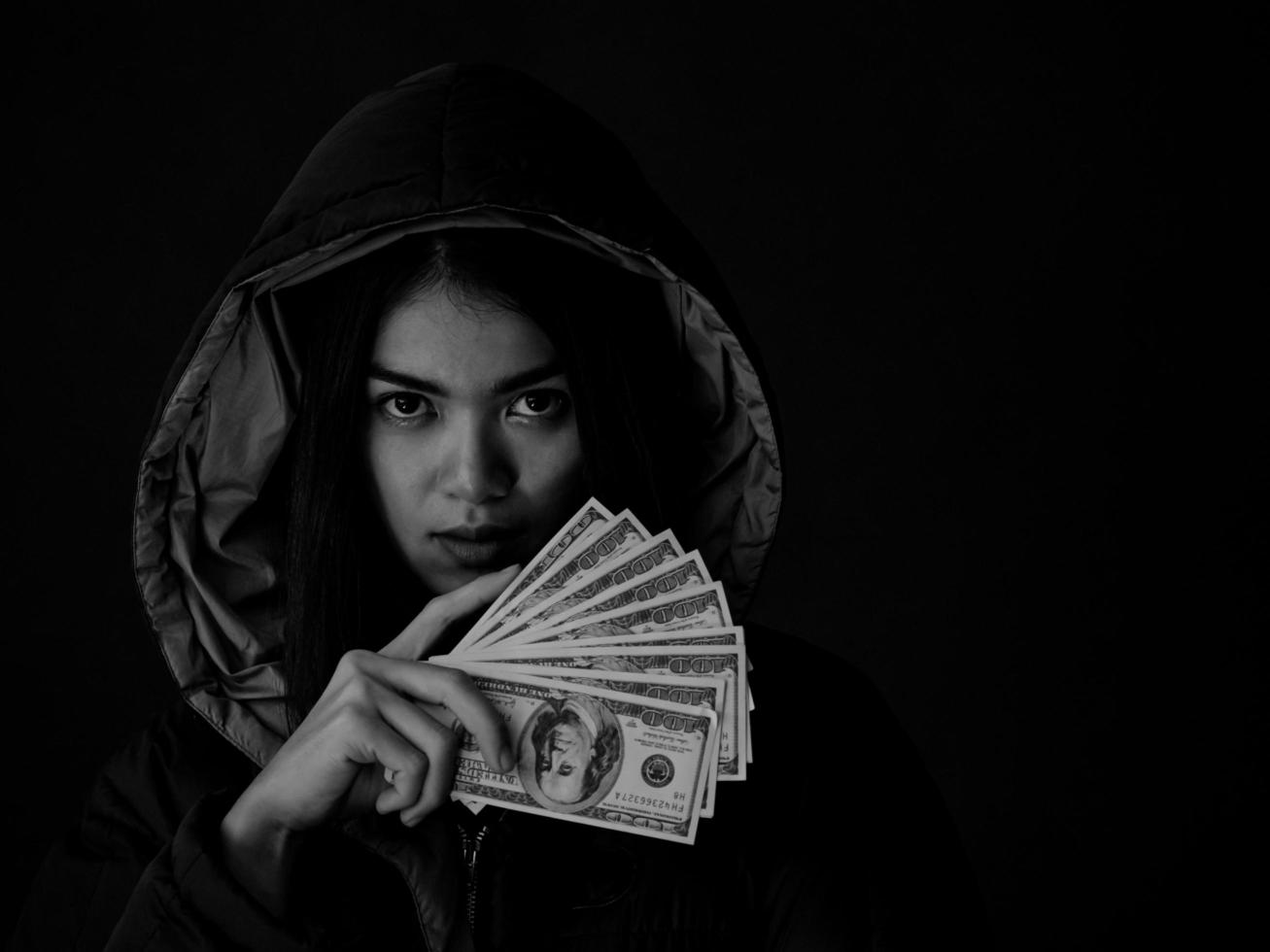 A young woman shows a lot of the money she earned from using methods to search for information photo