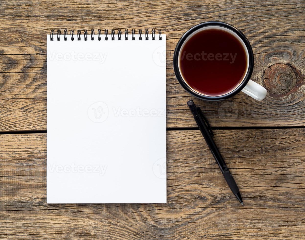 open notepad with a clean white page photo